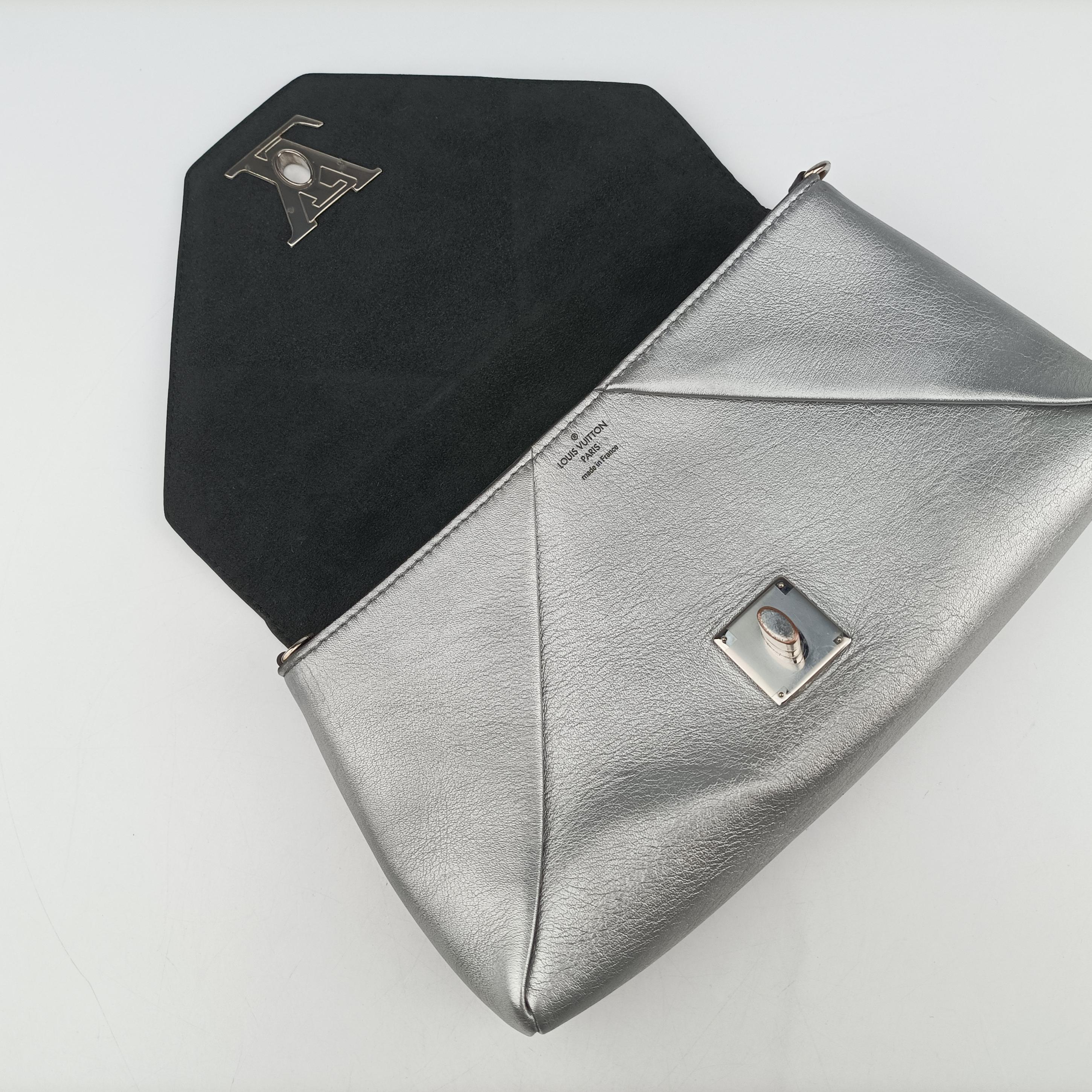Pre-owned Louis Vuitton Love Note Silver Leather M54872 shoulderbag | stylenewstar