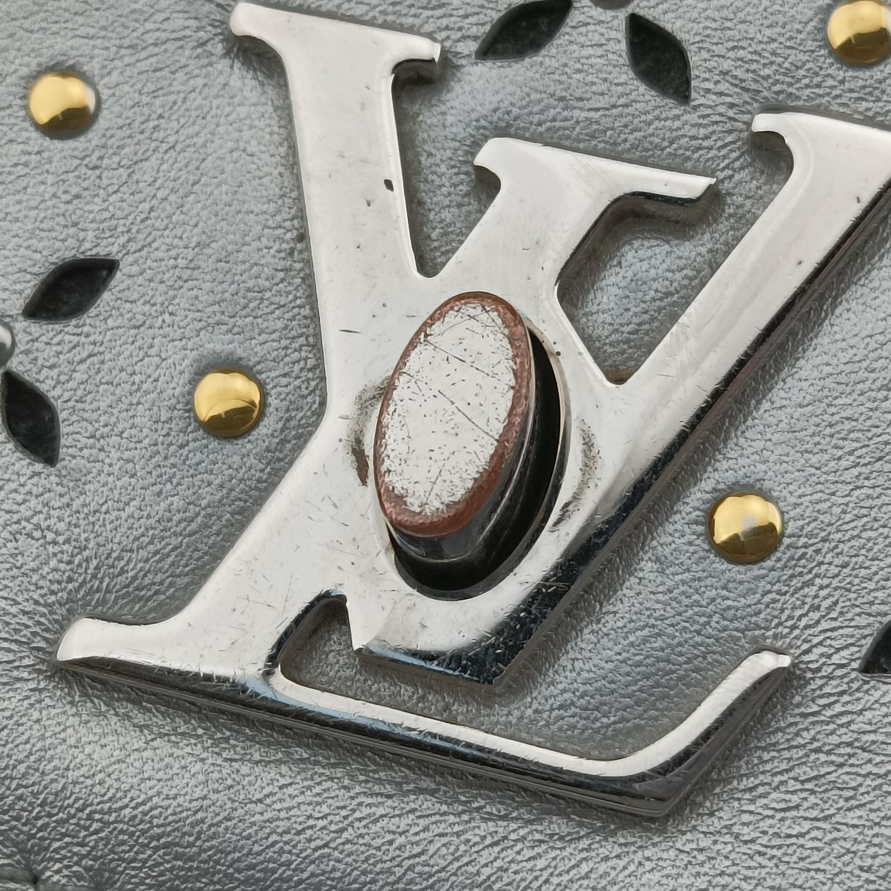 Pre-owned Louis Vuitton Love Note Silver Leather M54872 shoulderbag | stylenewstar