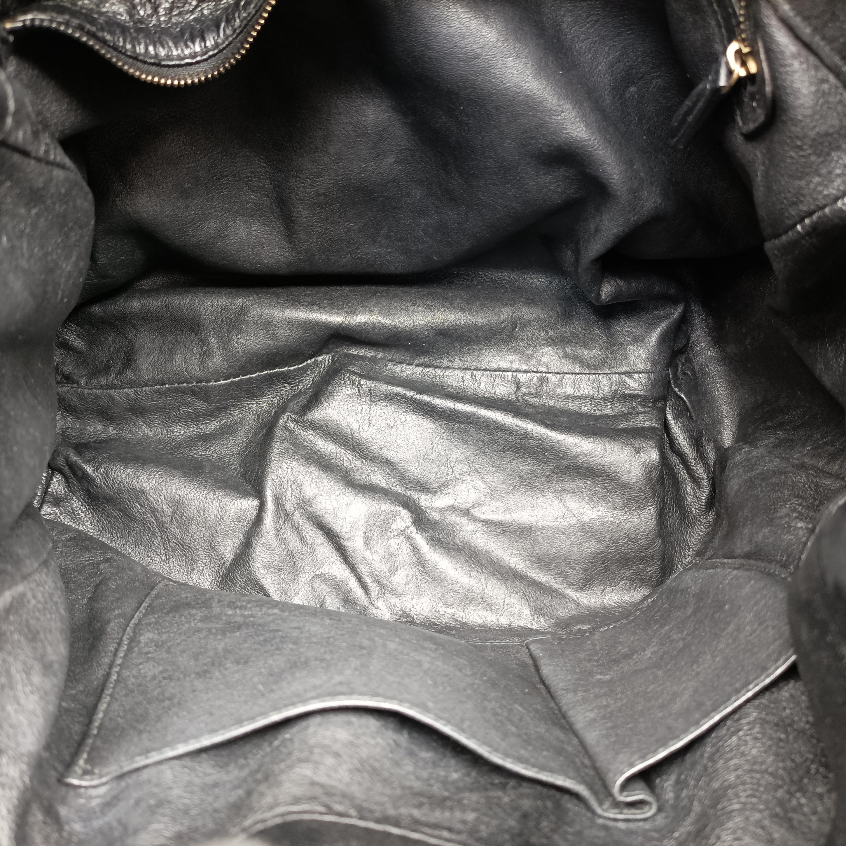 Pre-owned Christian Dior pleated hobo Black leather  handbag | stylenewstar