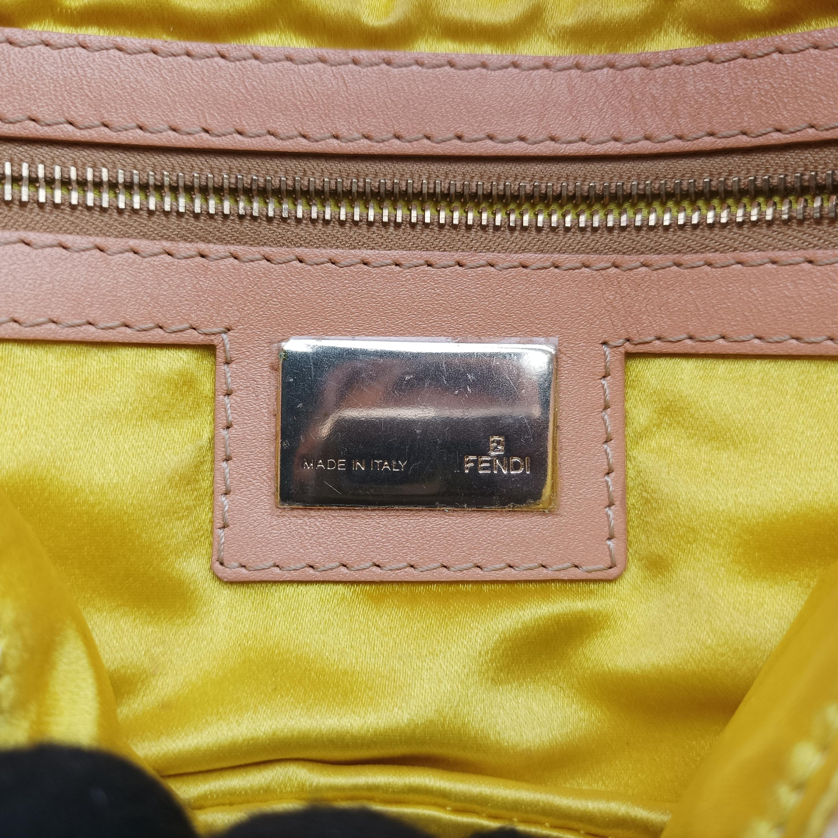 Pre-owned Fendi Mamma Bucket Pink Canvas 8BR009 shoulderbag | stylenewstar