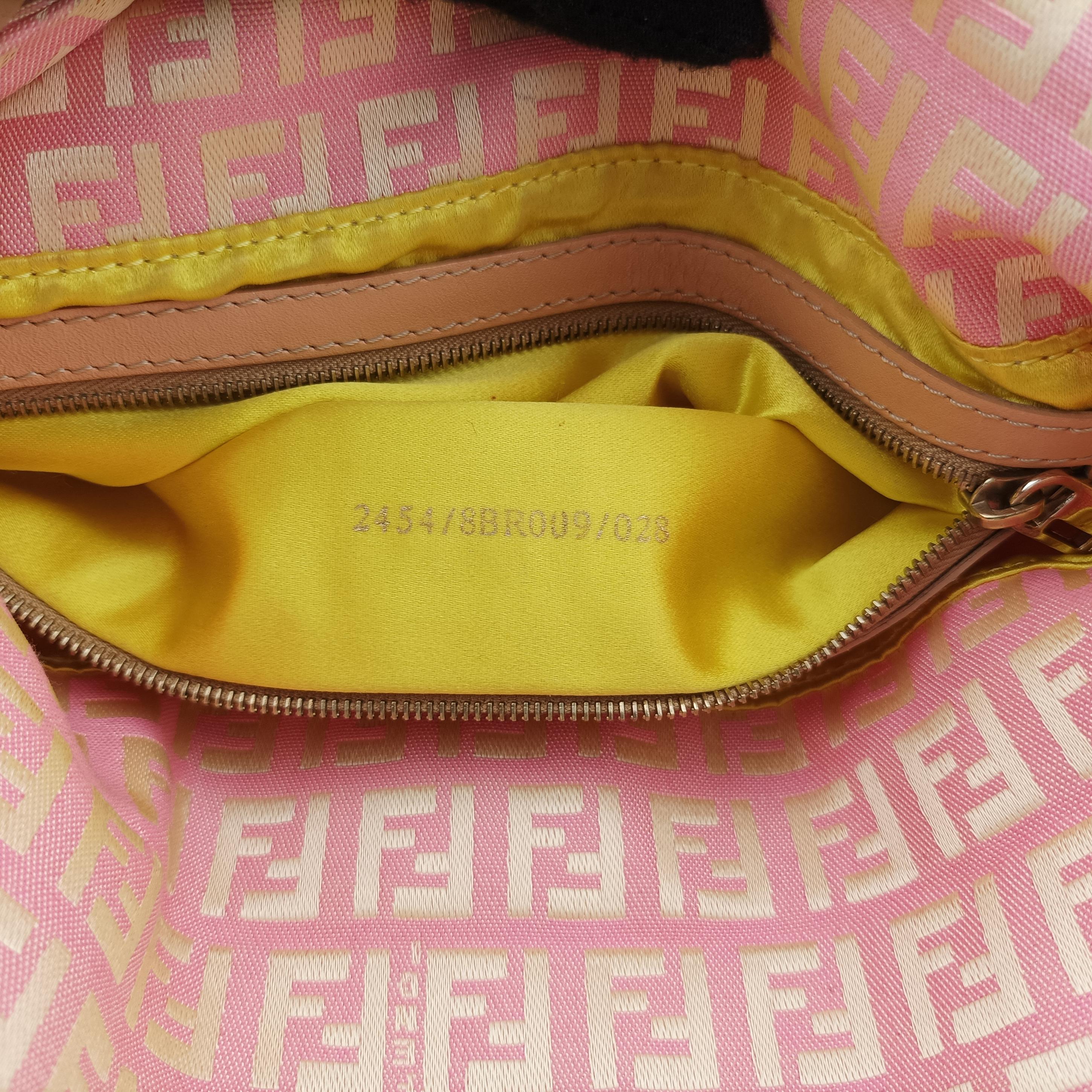 Pre-owned Fendi Mamma Bucket Pink Canvas 8BR009 shoulderbag | stylenewstar