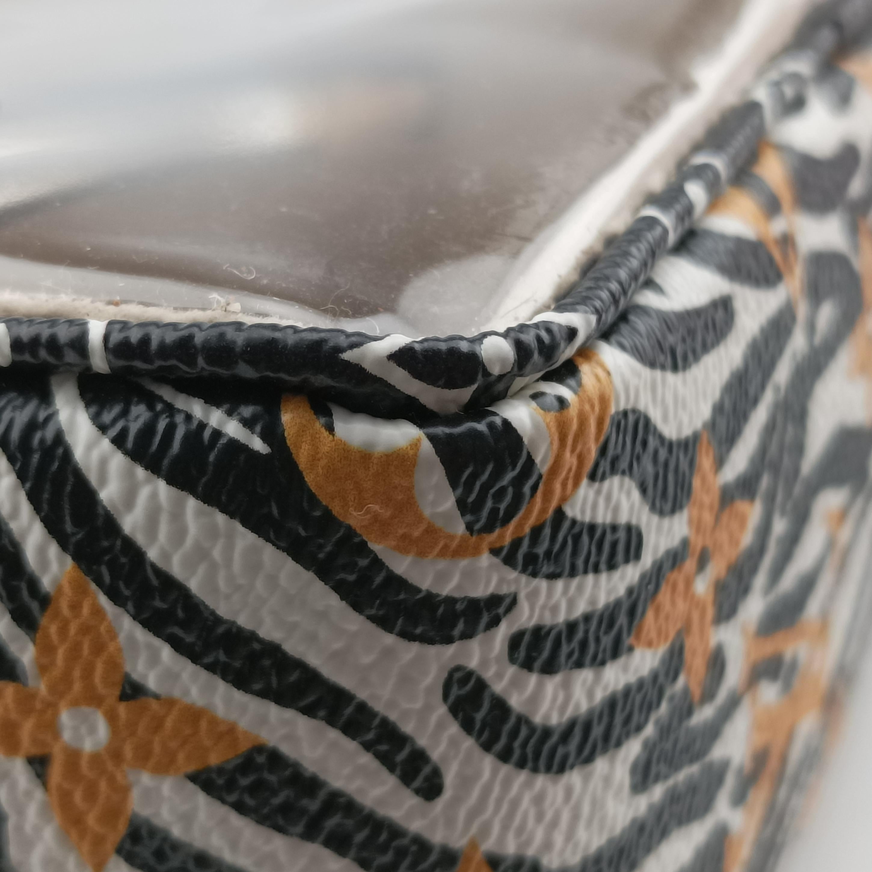Pre-owned Louis Vuitton Beach Pouch Clear Monogram Giant M67883 shoulderbag | stylenewstar