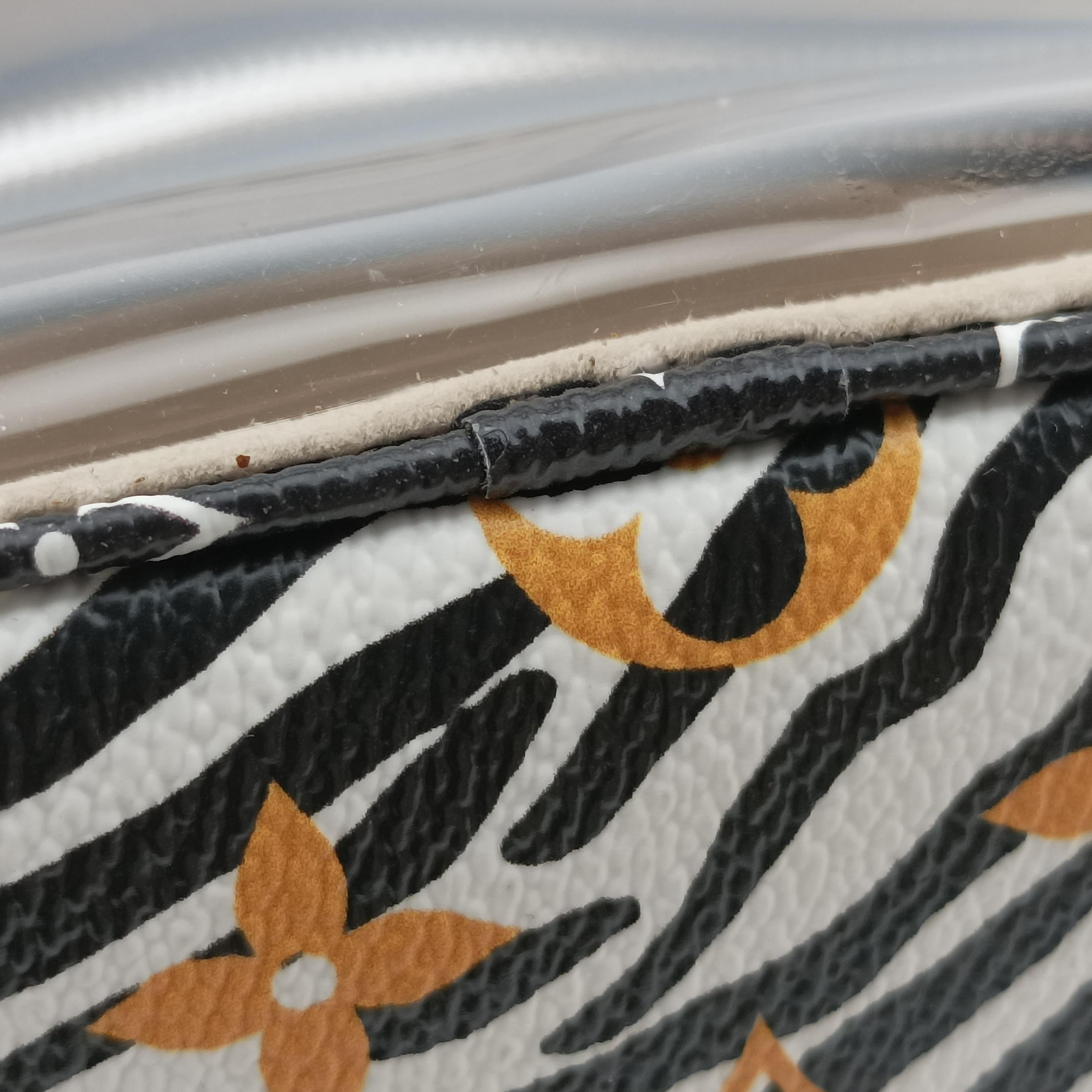 Pre-owned Louis Vuitton Beach Pouch Clear Monogram Giant M67883 shoulderbag | stylenewstar