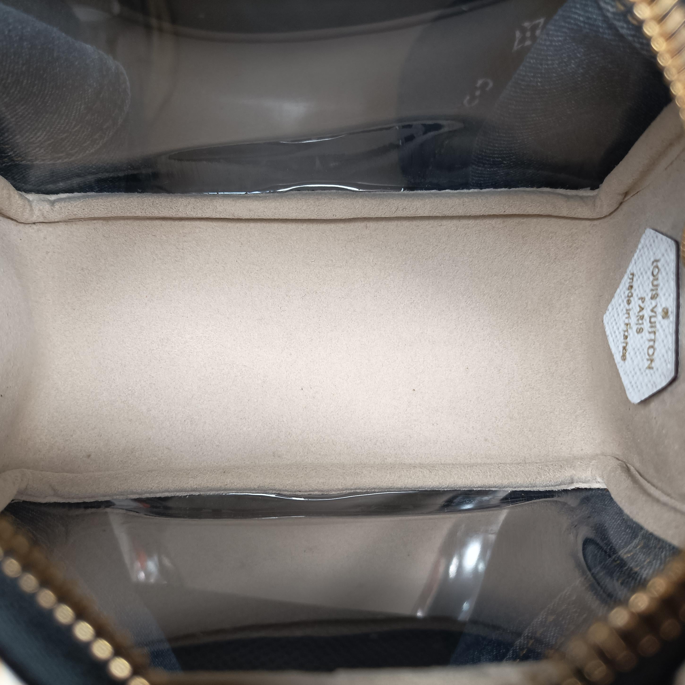 Pre-owned Louis Vuitton Beach Pouch Clear Monogram Giant M67883 shoulderbag | stylenewstar