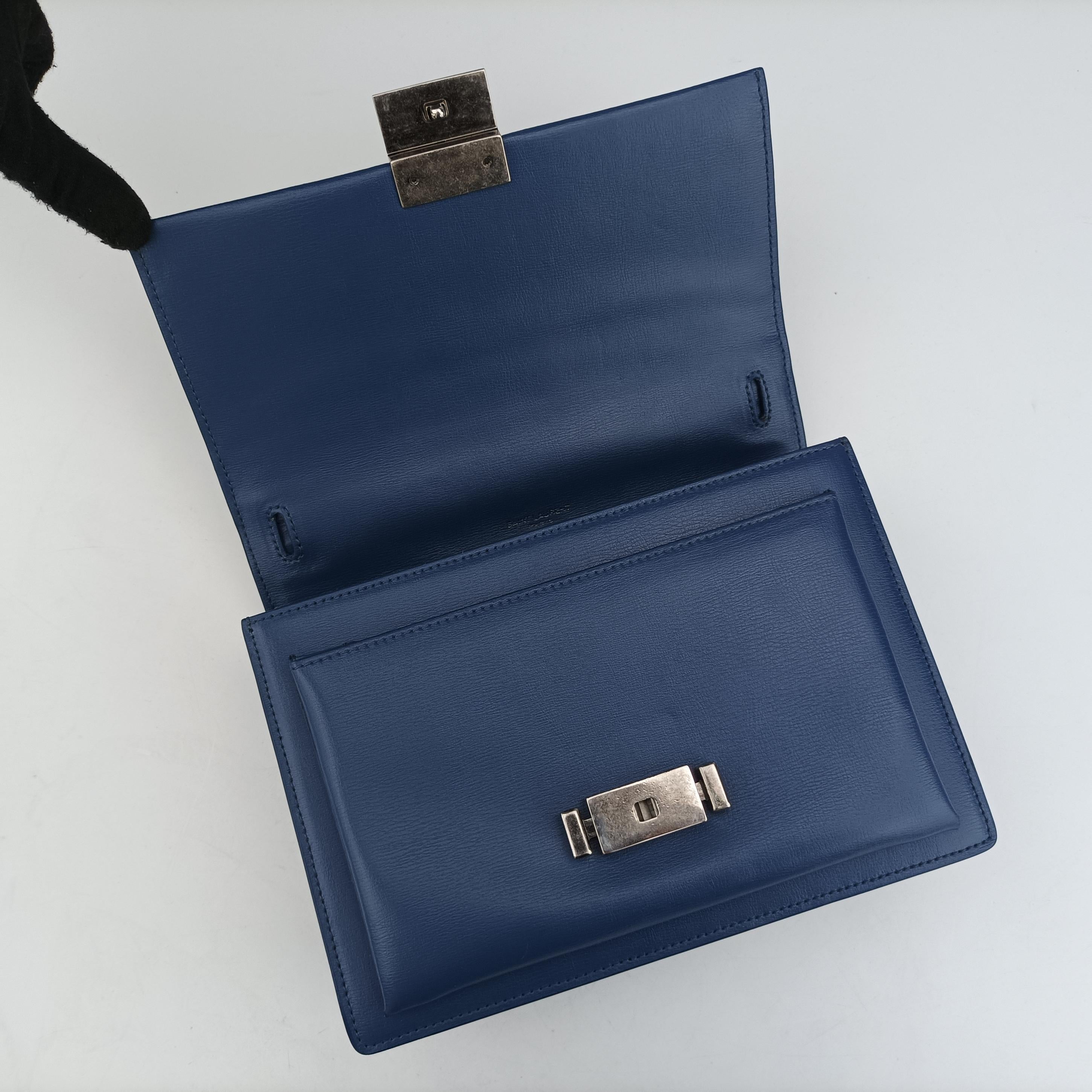 Pre-owned Yves Saint Laurent Bellechasse Blue Leather 482051 shoulderbag | stylenewstar