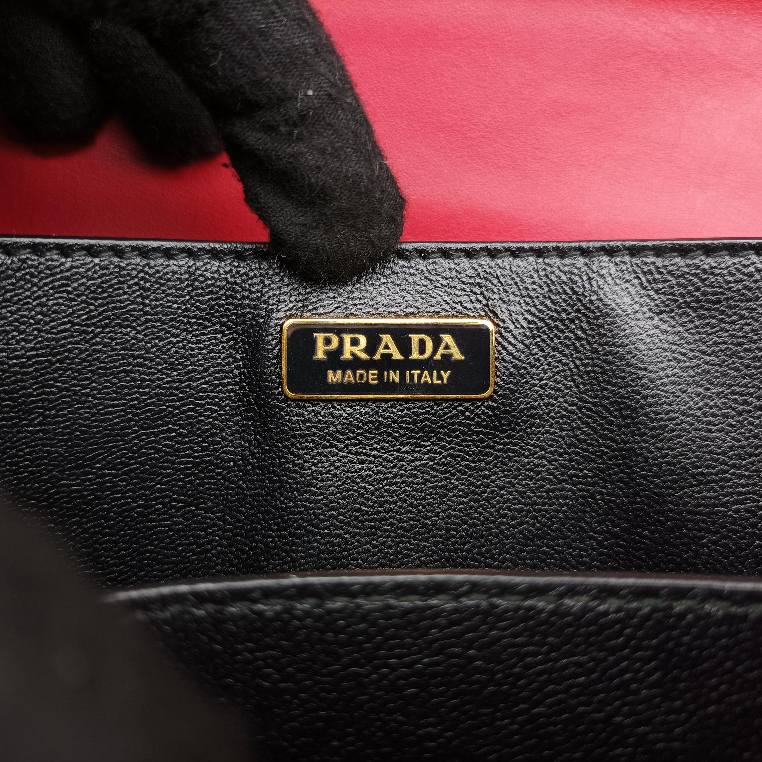 Pre-owned Prada Cahier Red×Black Leather 1BD045 shoulderbag | stylenewstar