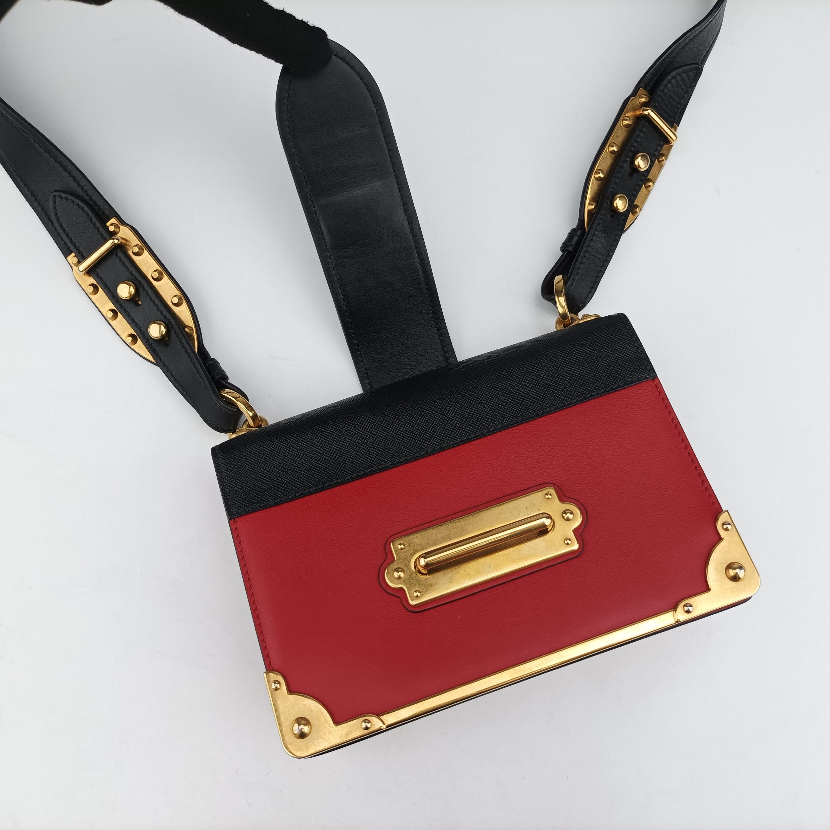 Pre-owned Prada Cahier Red×Black Leather 1BD045 shoulderbag | stylenewstar