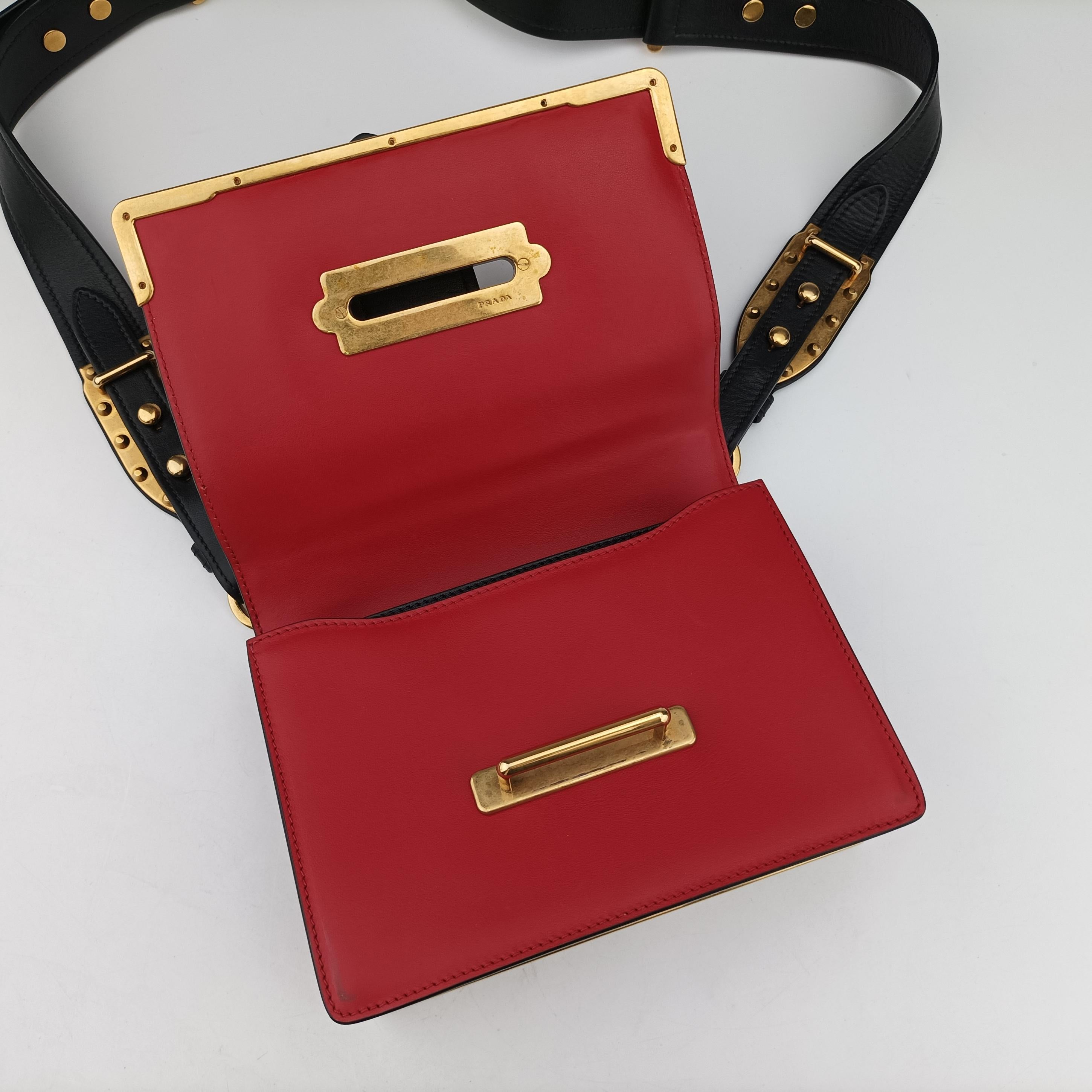 Pre-owned Prada Cahier Red×Black Leather 1BD045 shoulderbag | stylenewstar