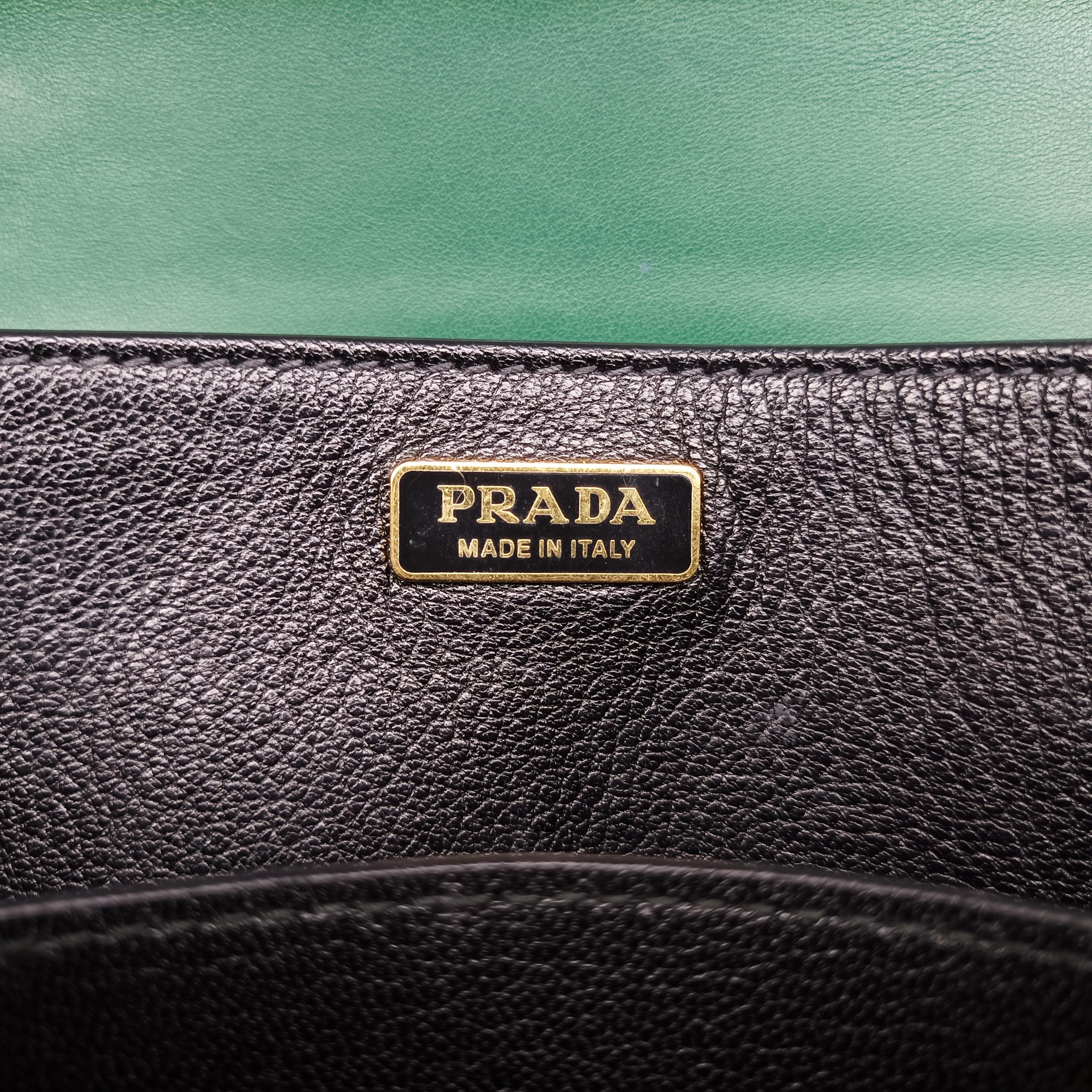 Pre-owned Prada Cahier Green×black Leather 1BD045 shoulderbag | stylenewstar