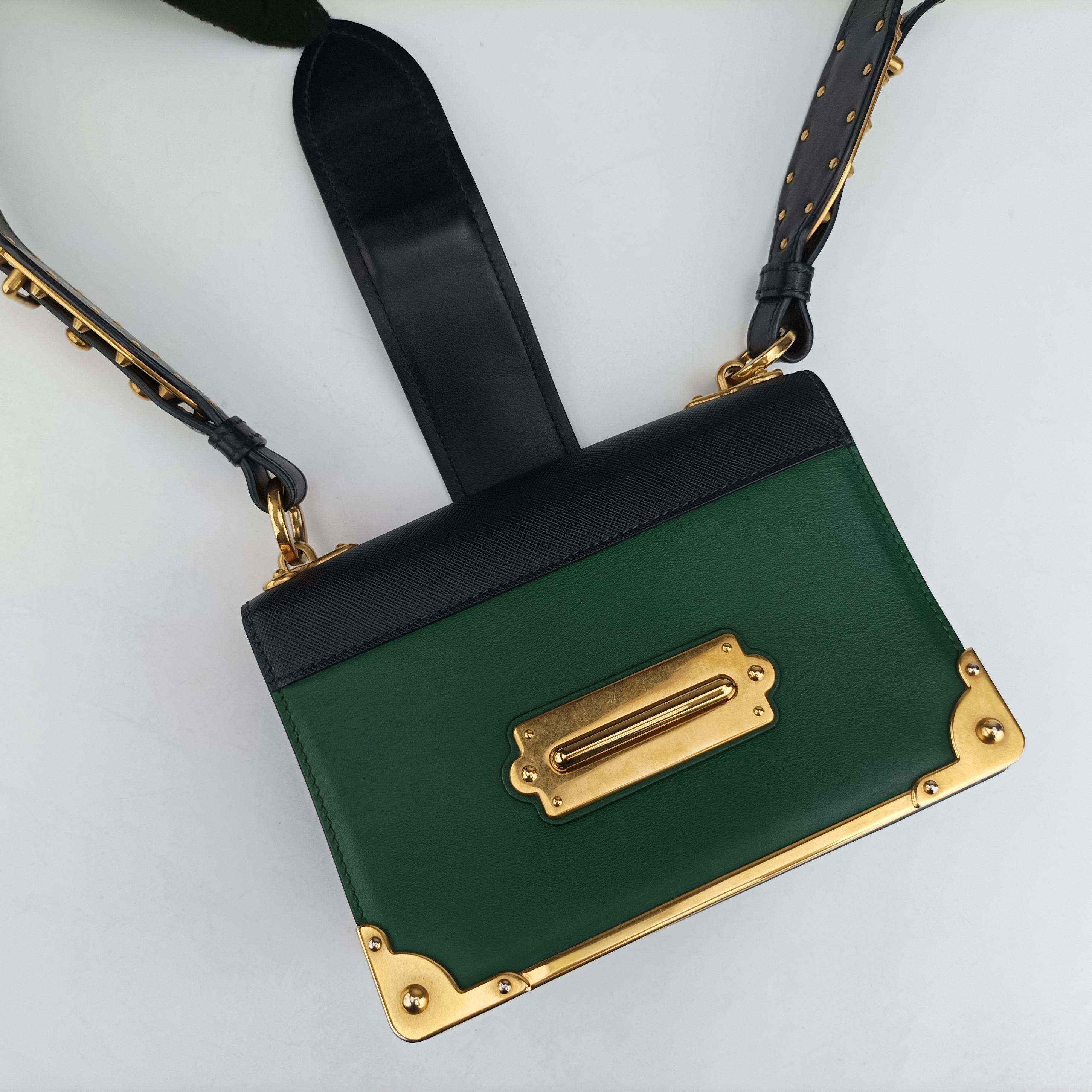Pre-owned Prada Cahier Green×black Leather 1BD045 shoulderbag | stylenewstar