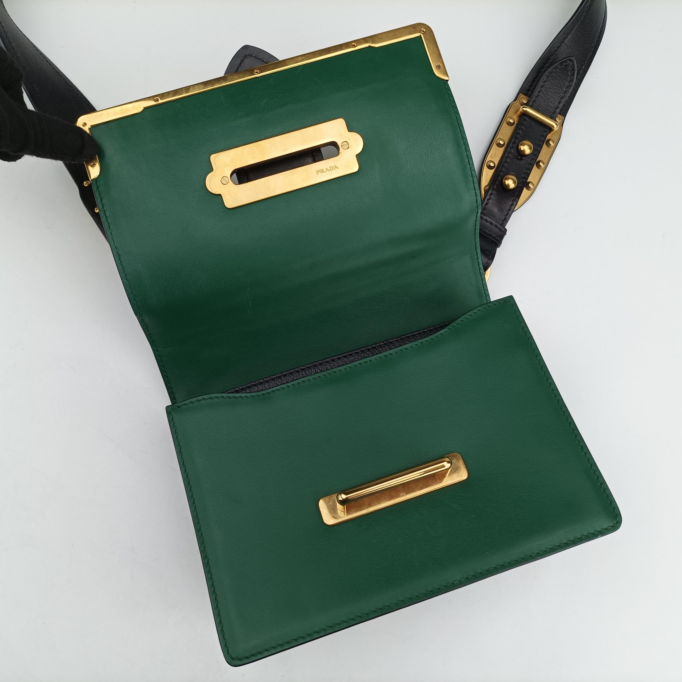 Pre-owned Prada Cahier Green×black Leather 1BD045 shoulderbag | stylenewstar