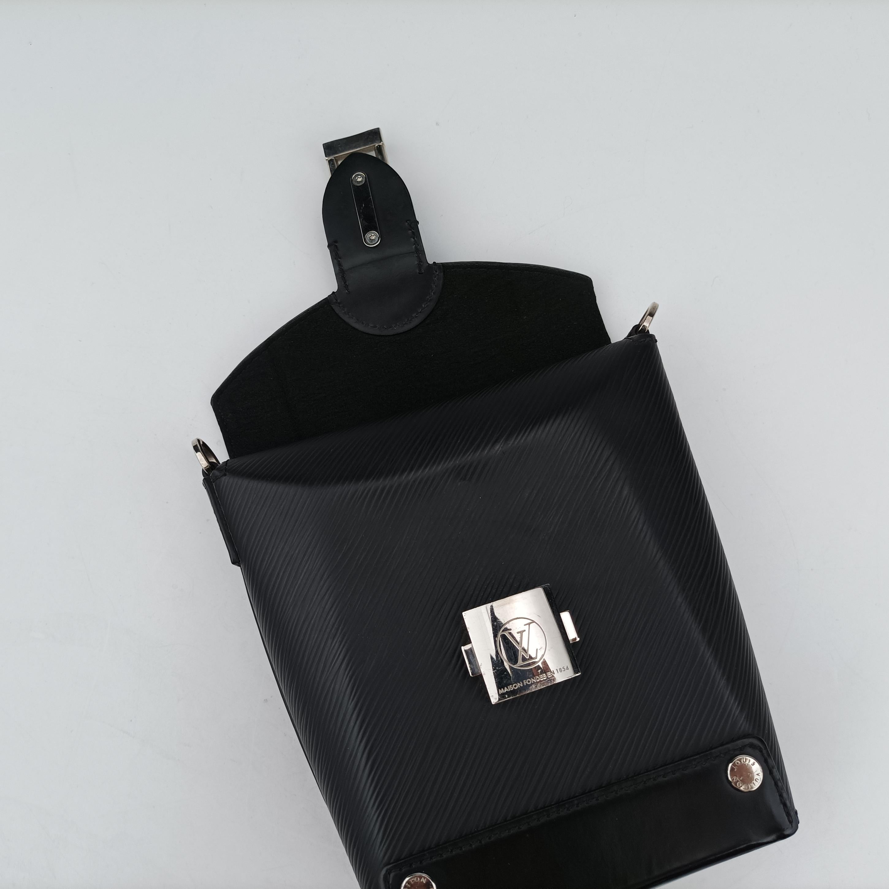 Secondhand Louis Vuitton Bento Box BB Noir epi M56038 shoulderbag | stylenewstar