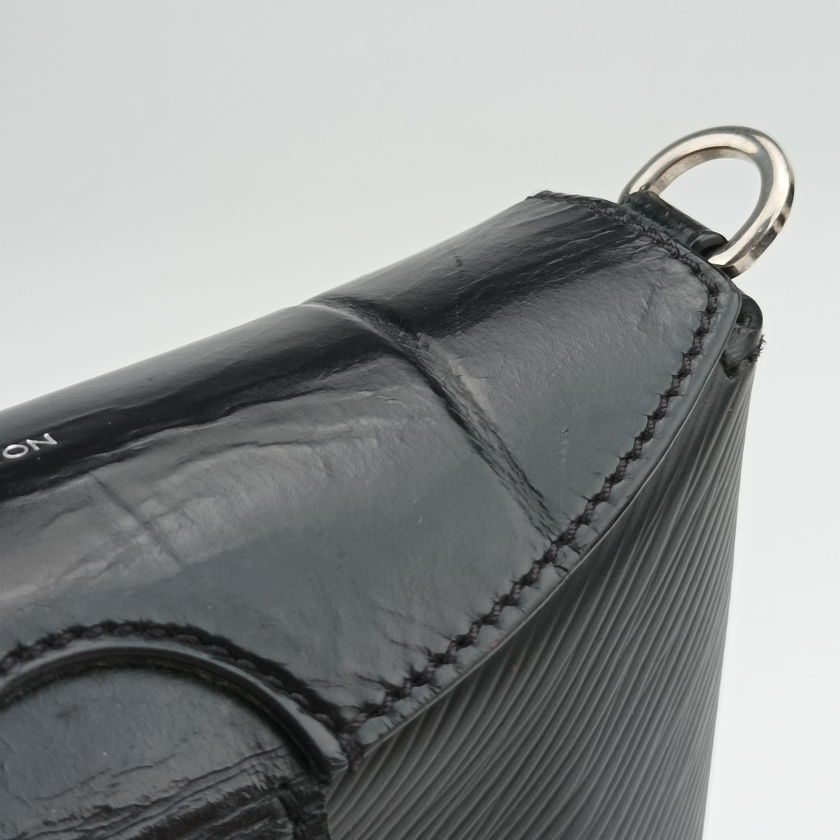 Secondhand Louis Vuitton Bento Box BB Noir epi M56038 shoulderbag | stylenewstar