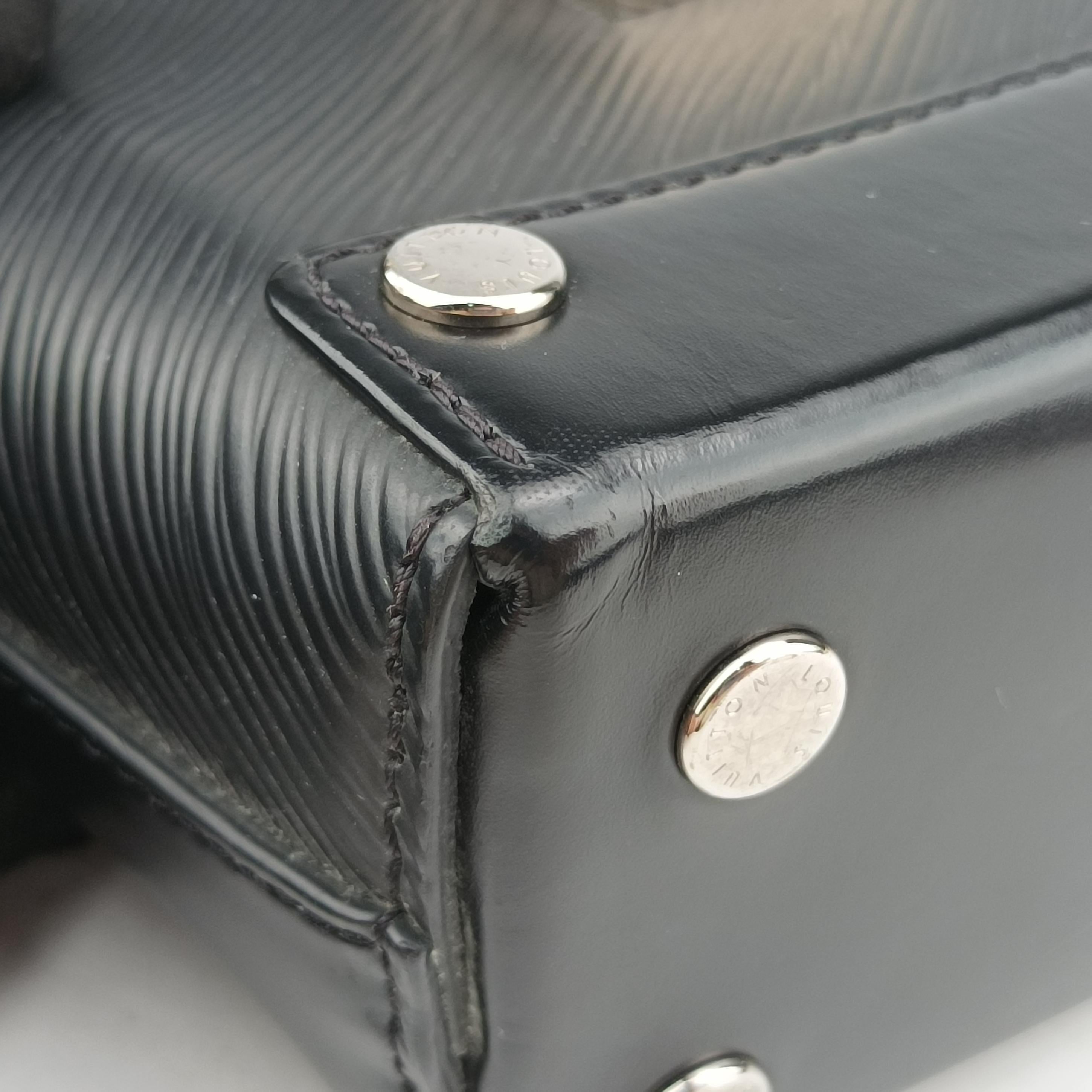 Secondhand Louis Vuitton Bento Box BB Noir epi M56038 shoulderbag | stylenewstar
