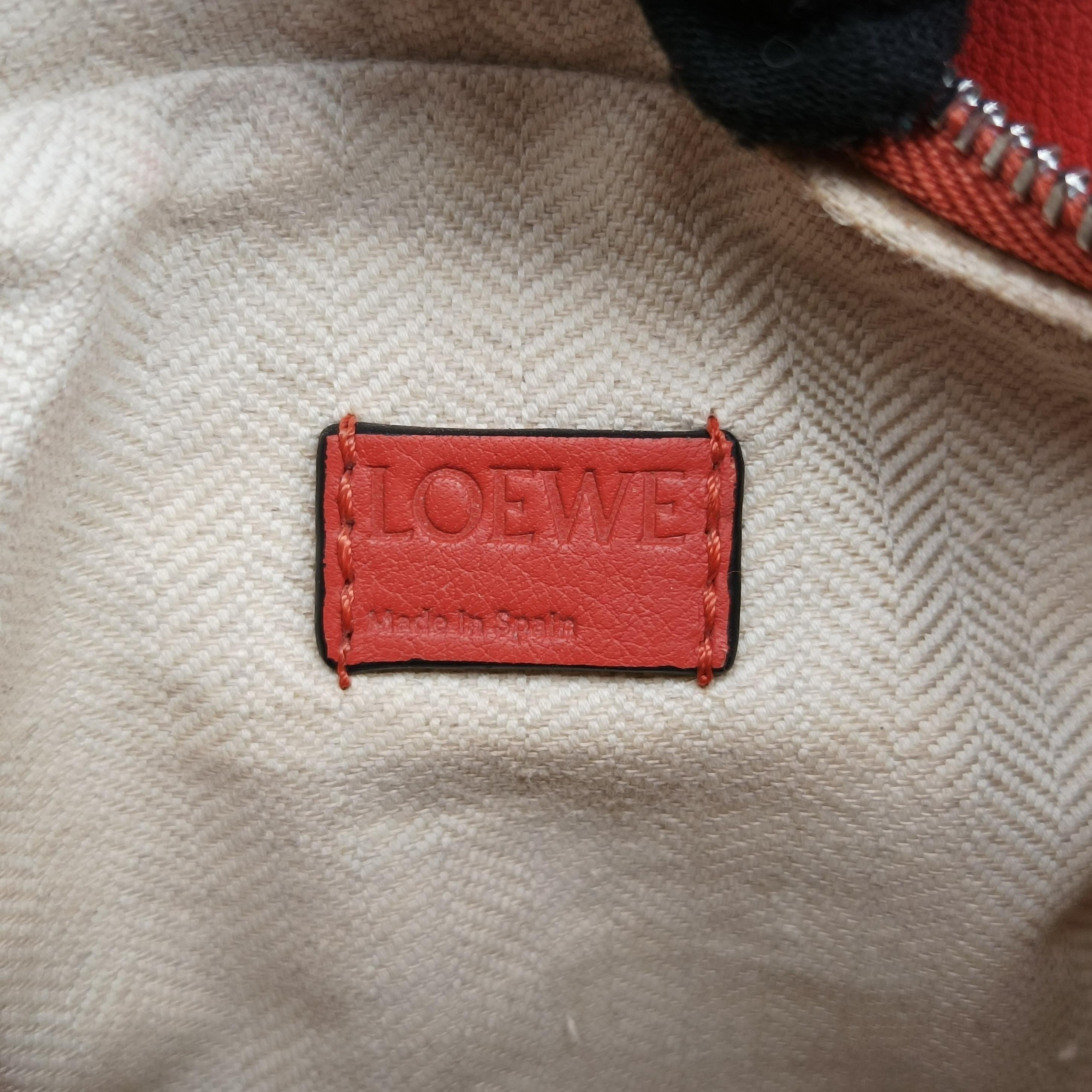 Pre-owned Loewe Puzzle Red Leather  shoulderbag | stylenewstar