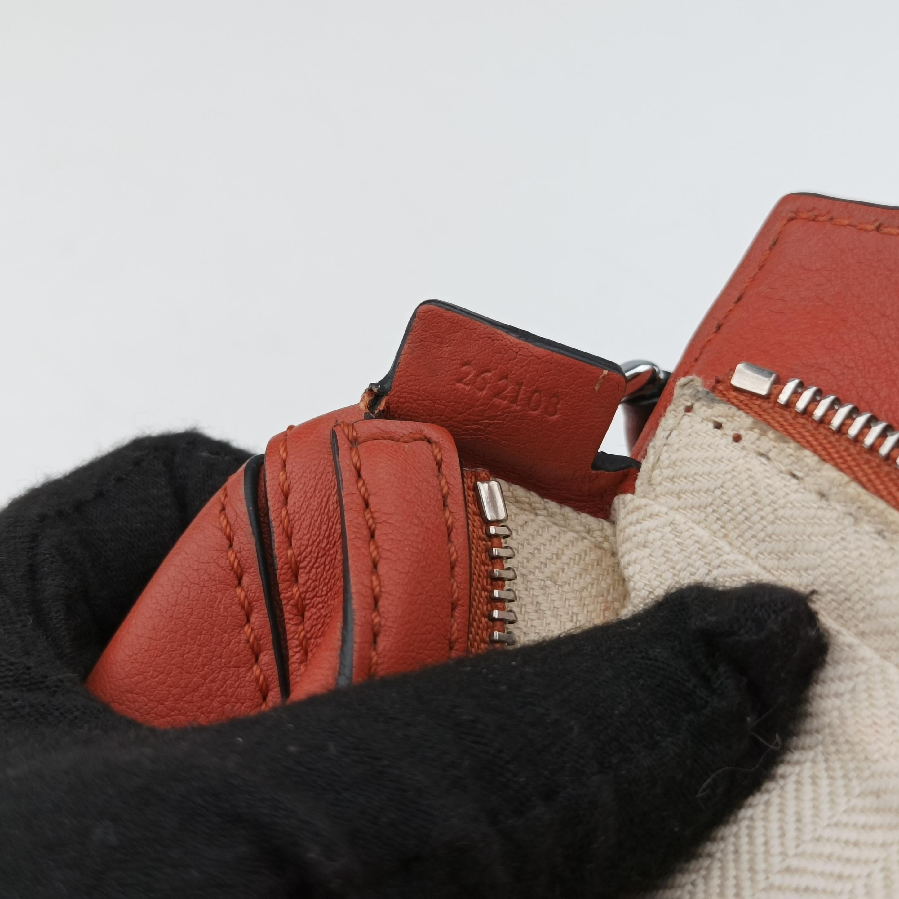 Pre-owned Loewe Puzzle Red Leather  shoulderbag | stylenewstar