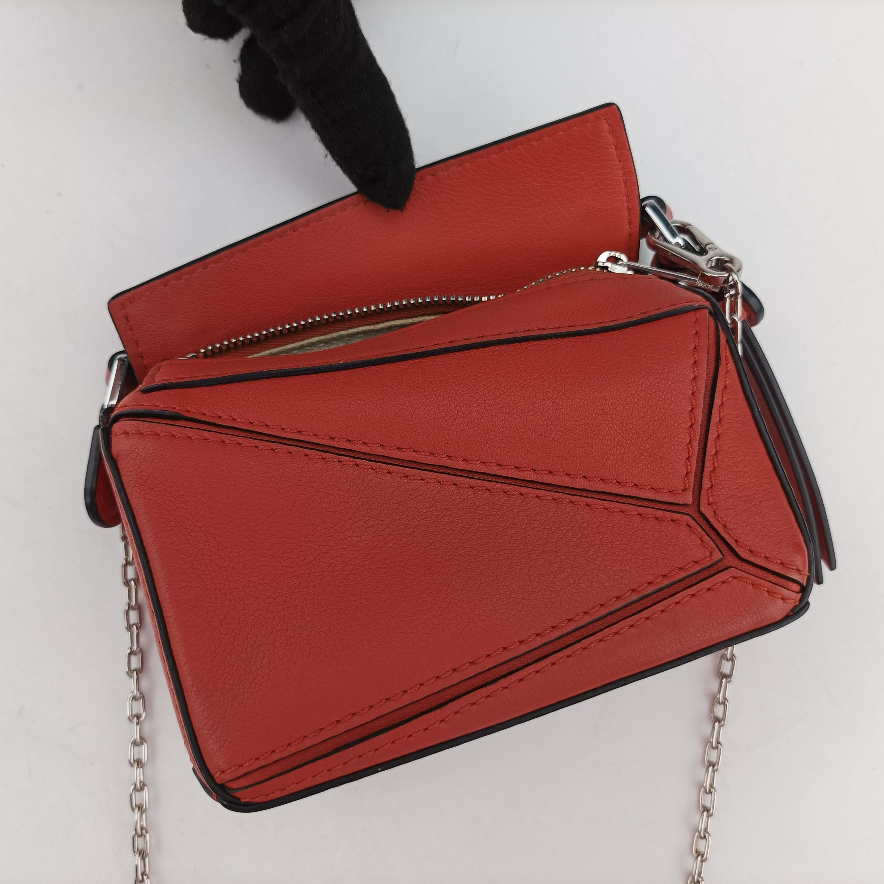 Pre-owned Loewe Puzzle Red Leather  shoulderbag | stylenewstar