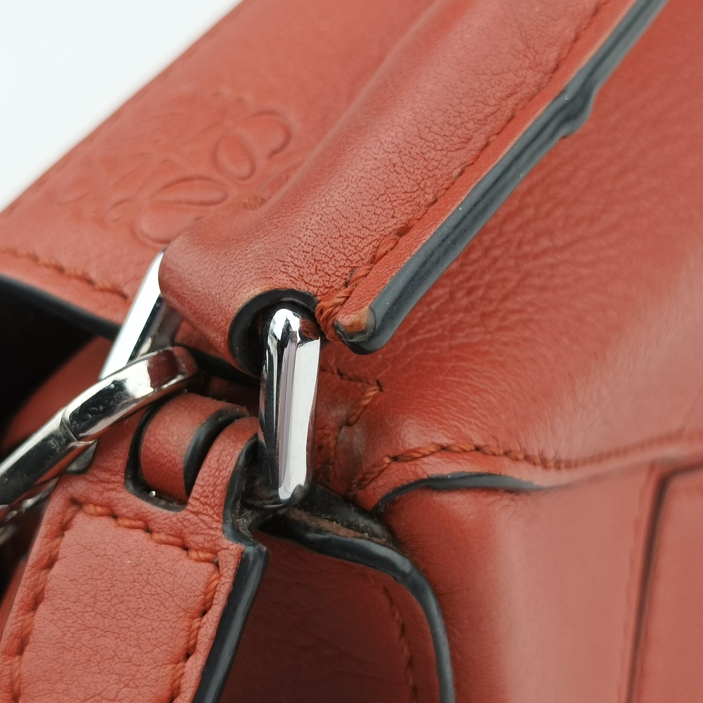 Pre-owned Loewe Puzzle Red Leather  shoulderbag | stylenewstar