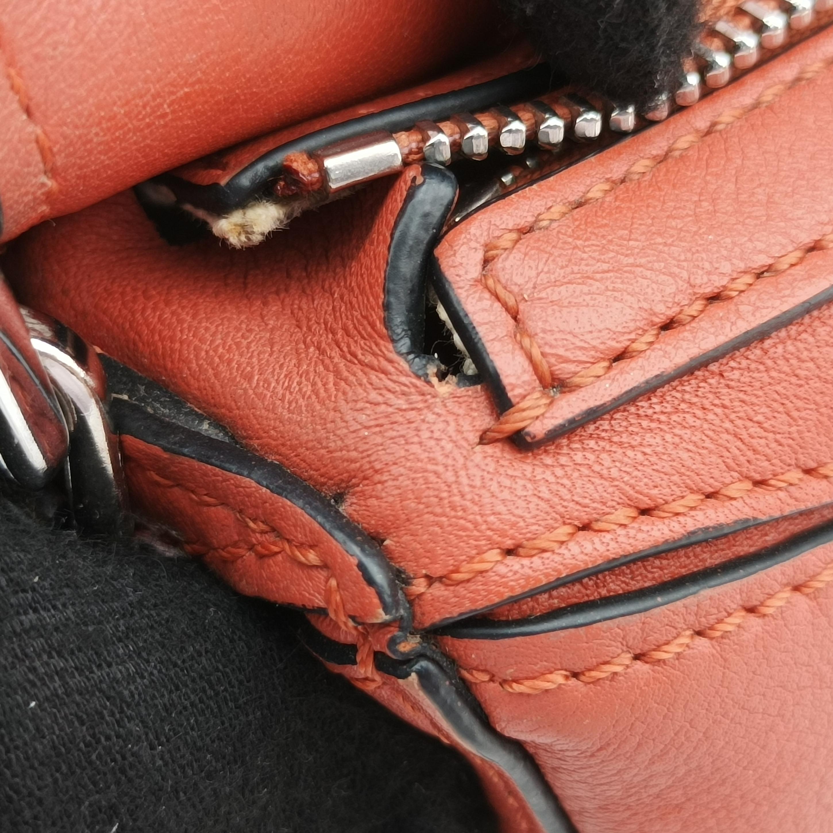 Pre-owned Loewe Puzzle Red Leather  shoulderbag | stylenewstar