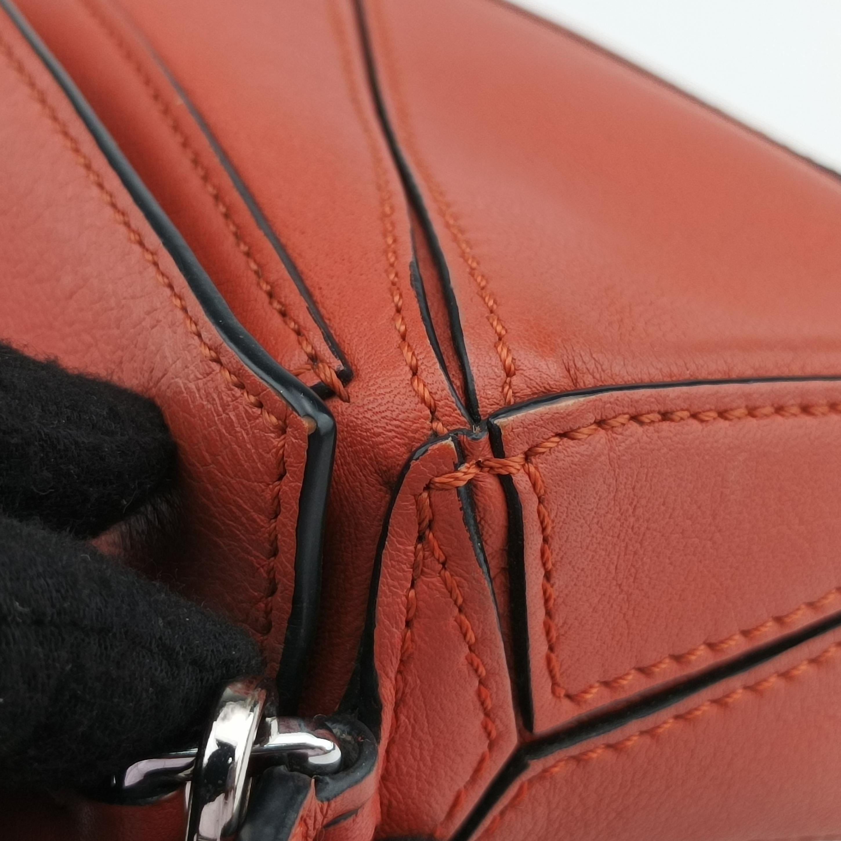 Pre-owned Loewe Puzzle Red Leather  shoulderbag | stylenewstar