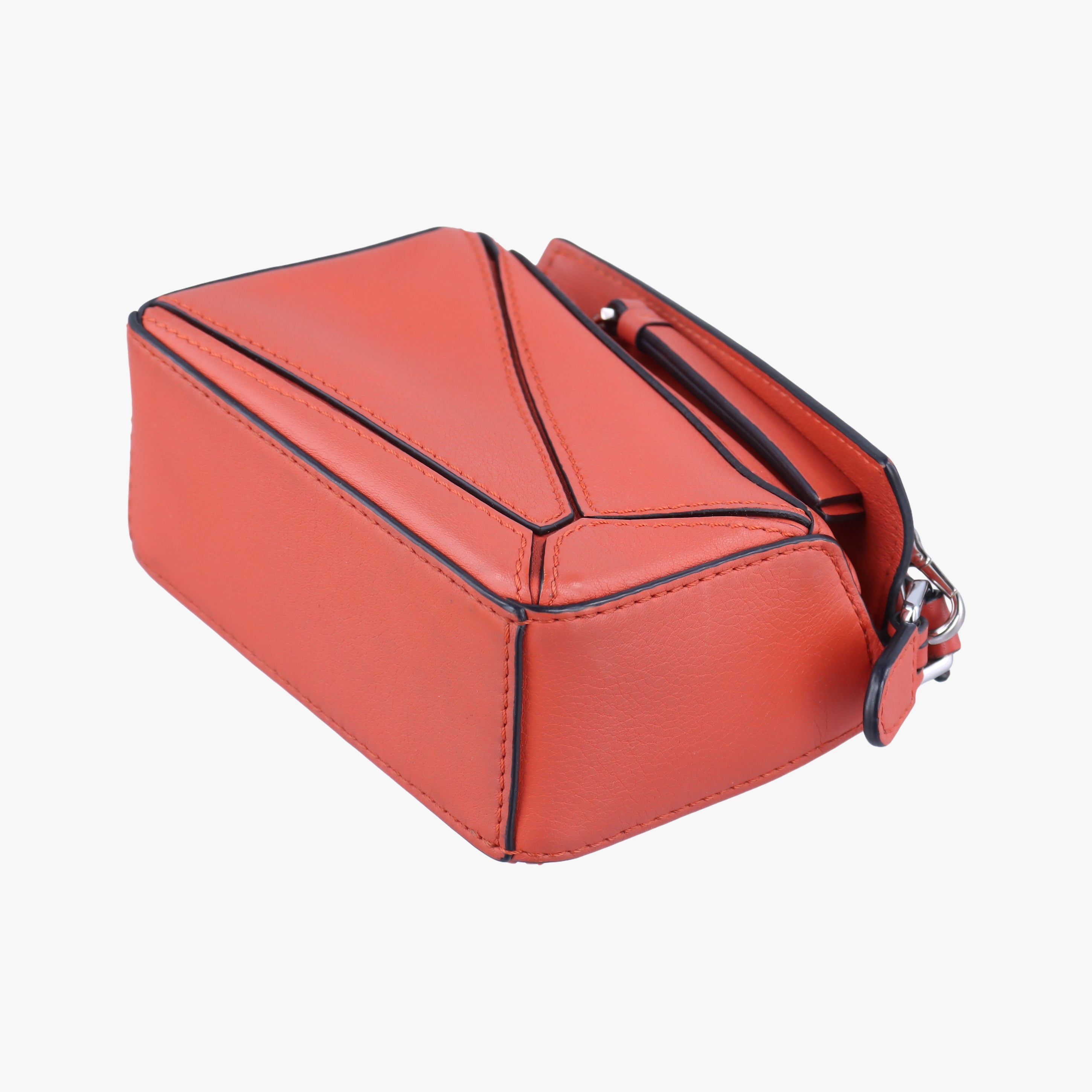 Pre-owned Loewe Puzzle Red Leather  shoulderbag | stylenewstar