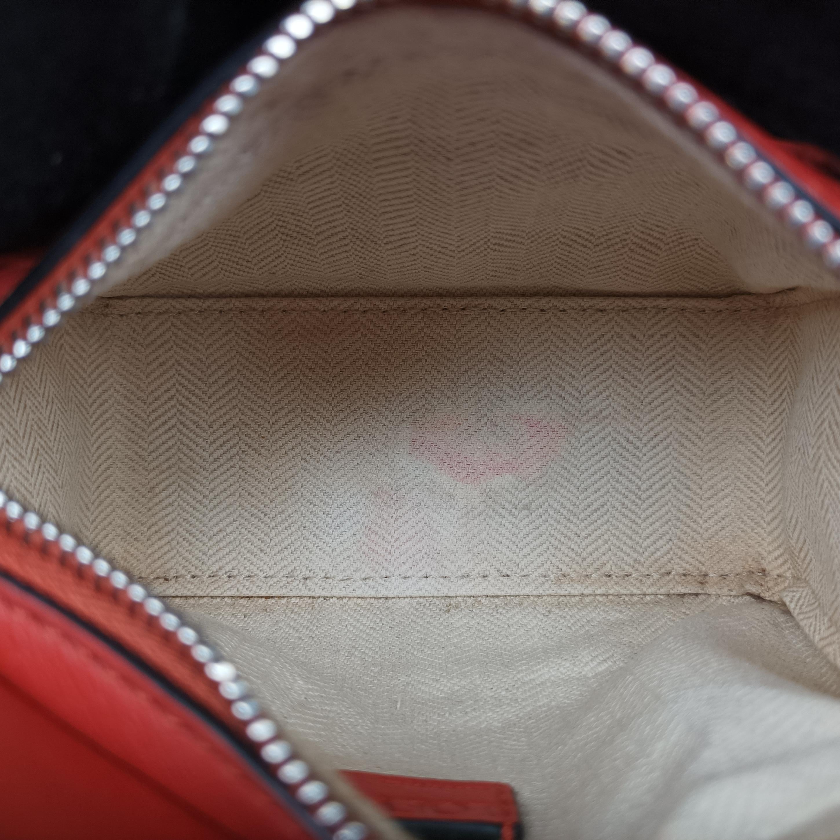 Pre-owned Loewe Puzzle Red Leather  shoulderbag | stylenewstar
