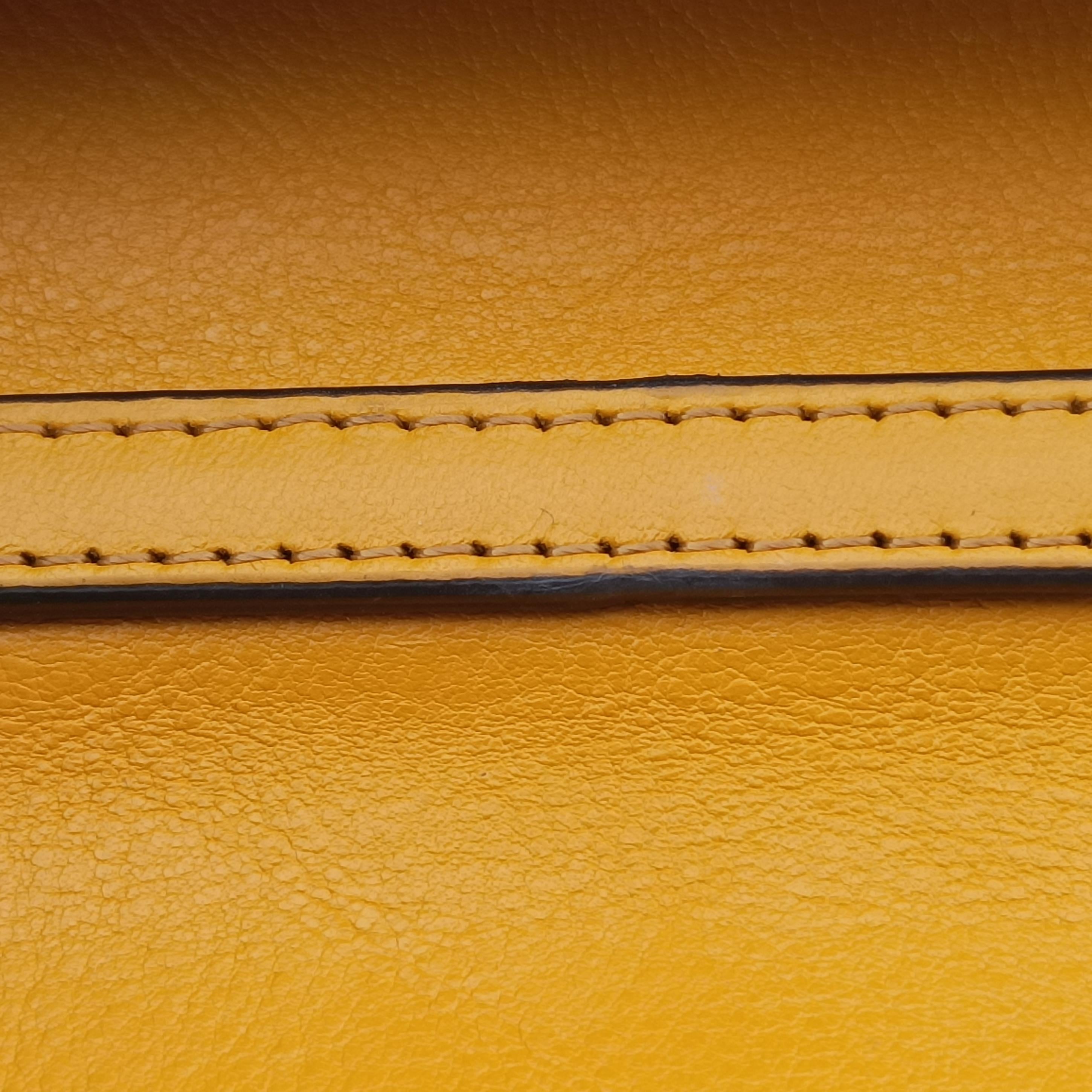 Pre-owned Chloe Nile Minaudiere Yellow Leather  handbag | stylenewstar