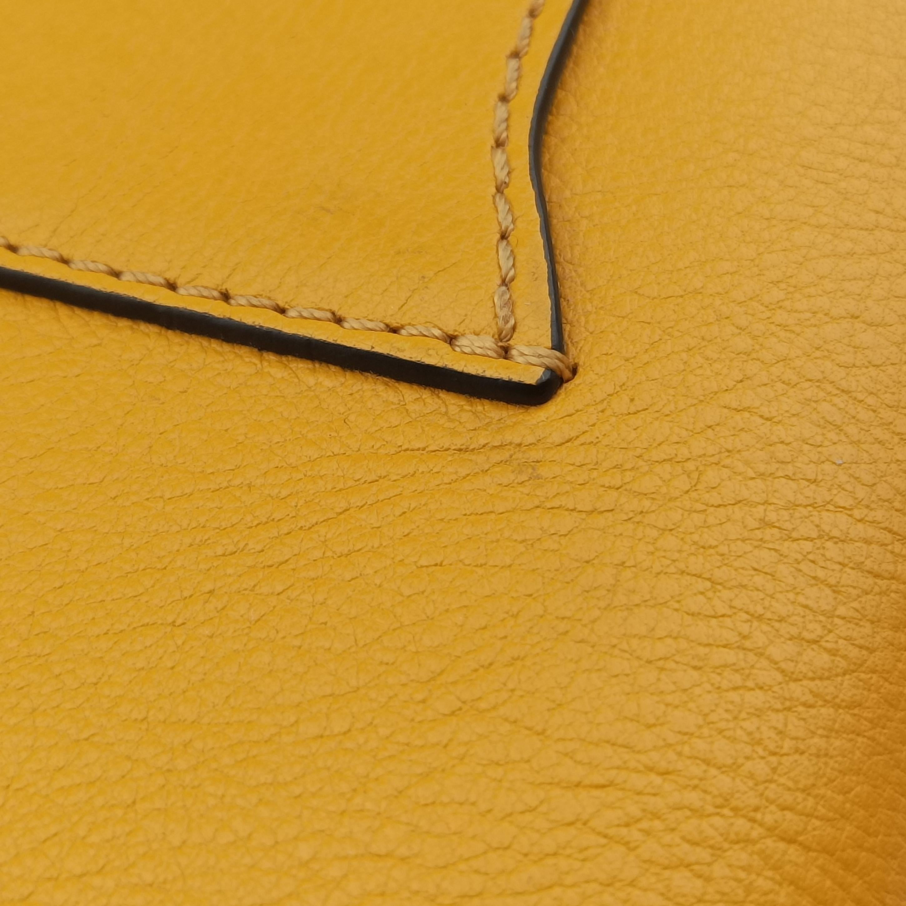 Pre-owned Chloe Nile Minaudiere Yellow Leather  handbag | stylenewstar