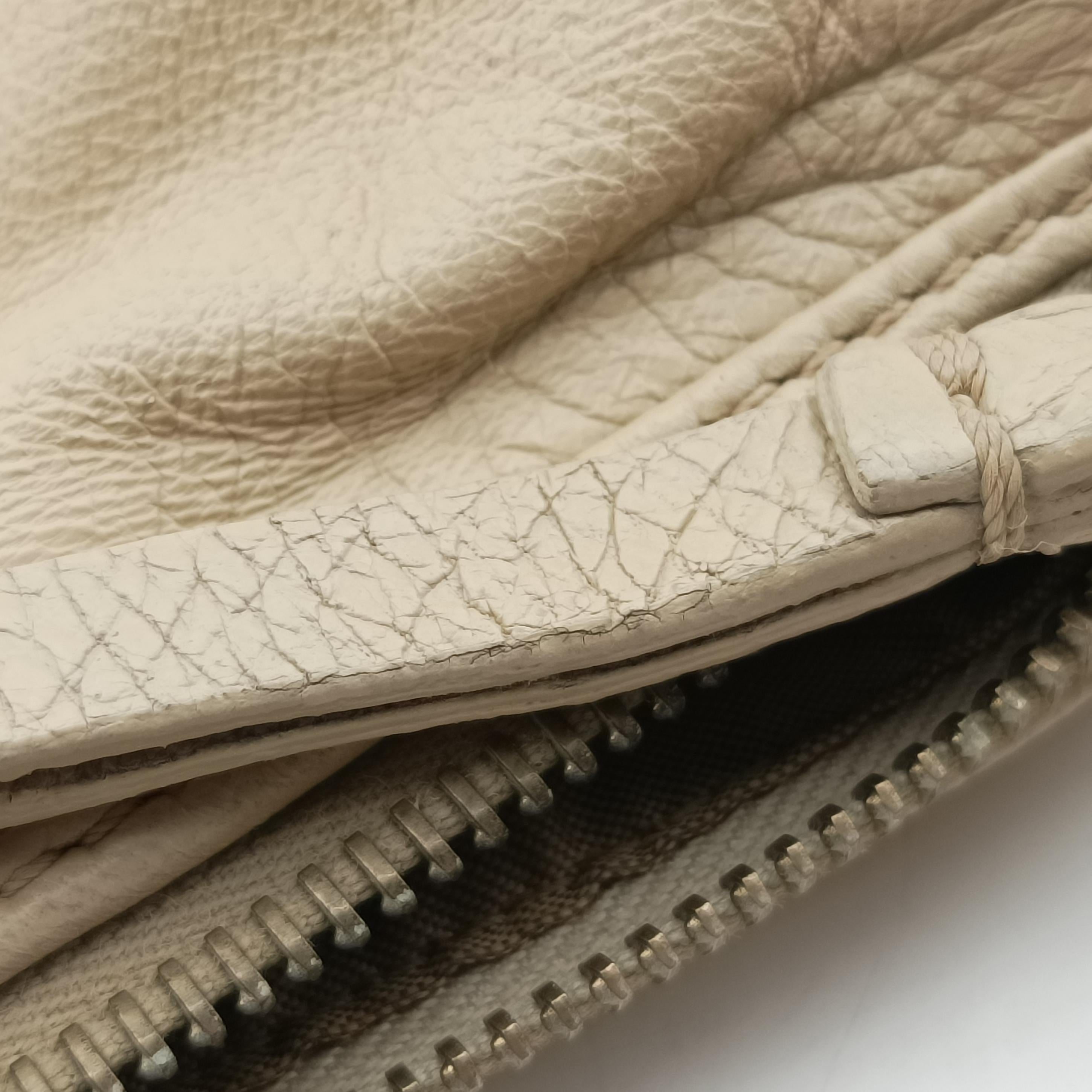 Pre-owned Fendi Vintage Knot Beige Leather 8BR414 shoulderbag | stylenewstar