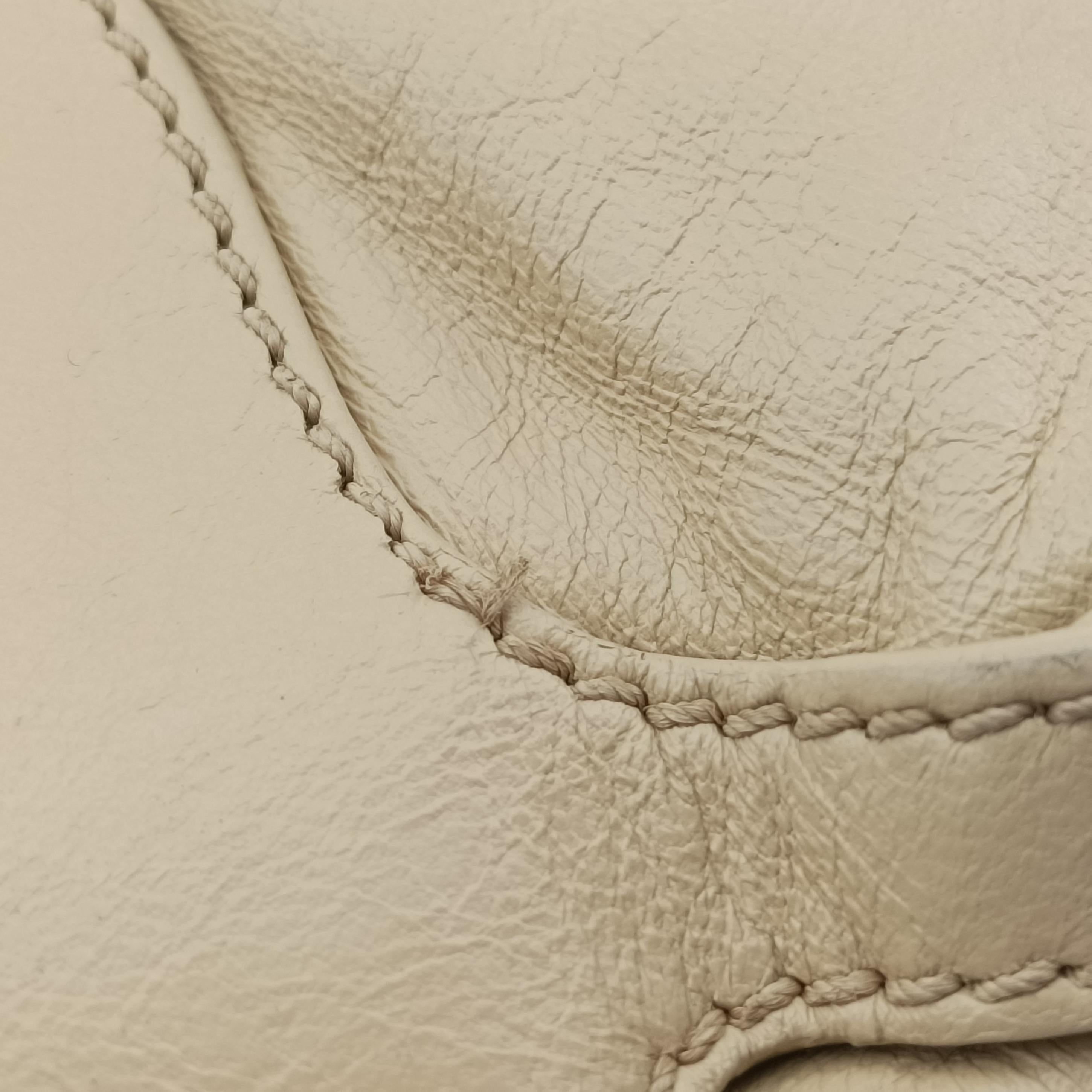 Pre-owned Fendi Vintage Knot Beige Leather 8BR414 shoulderbag | stylenewstar