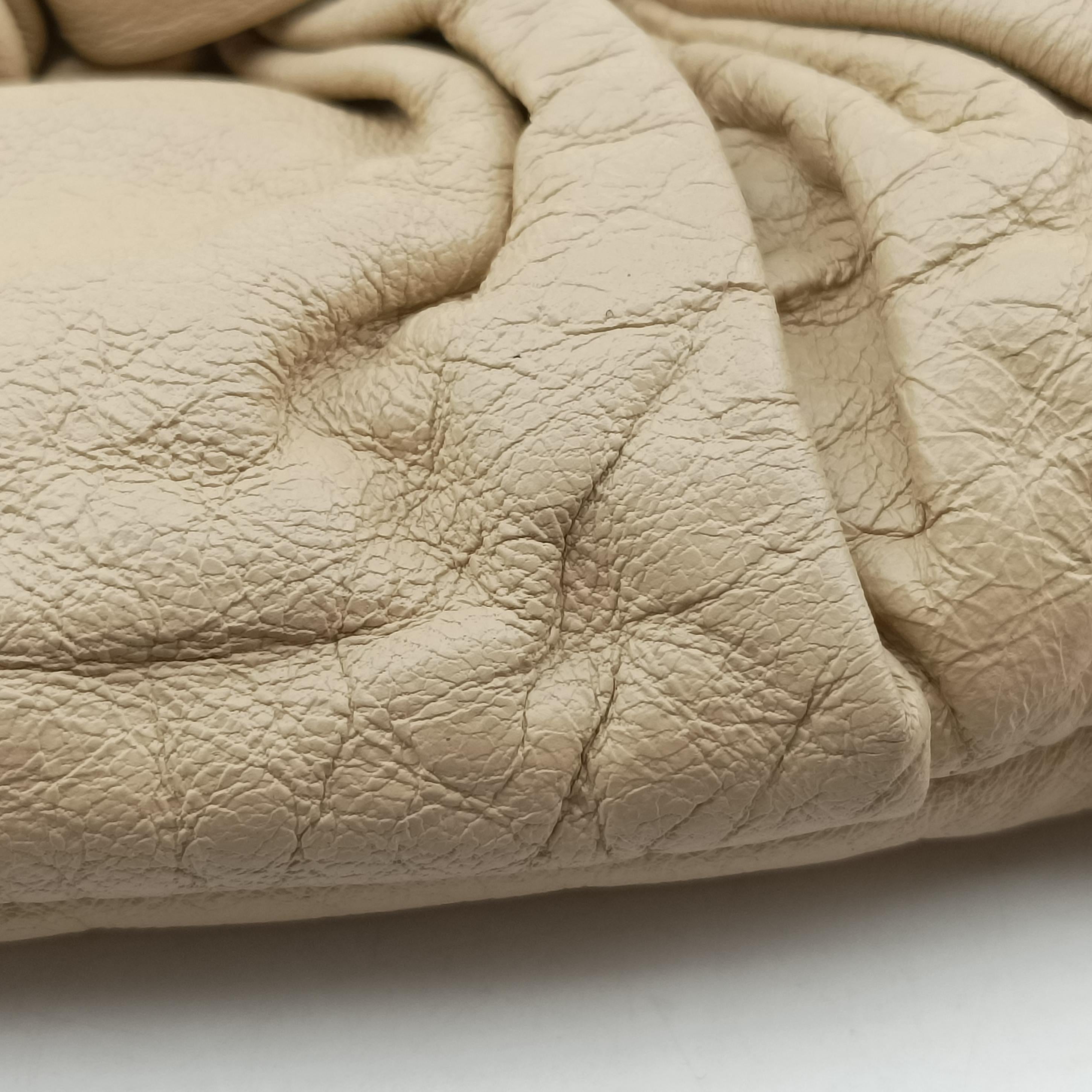 Pre-owned Fendi Vintage Knot Beige Leather 8BR414 shoulderbag | stylenewstar