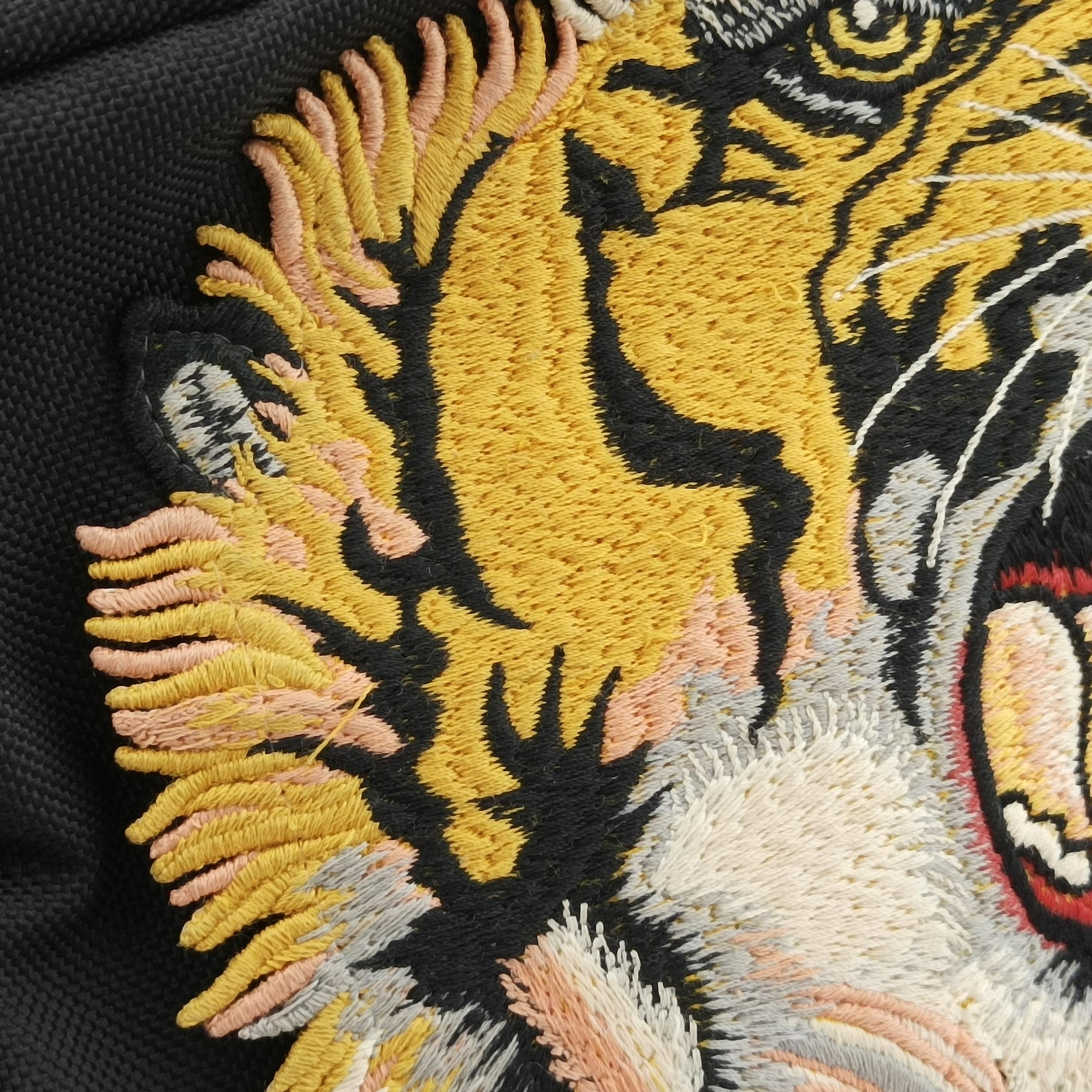 Pre-owned Gucci Tiger Embroidered Web Messenger Black×Multicolour nylon 523323 shoulderbag | stylenewstar