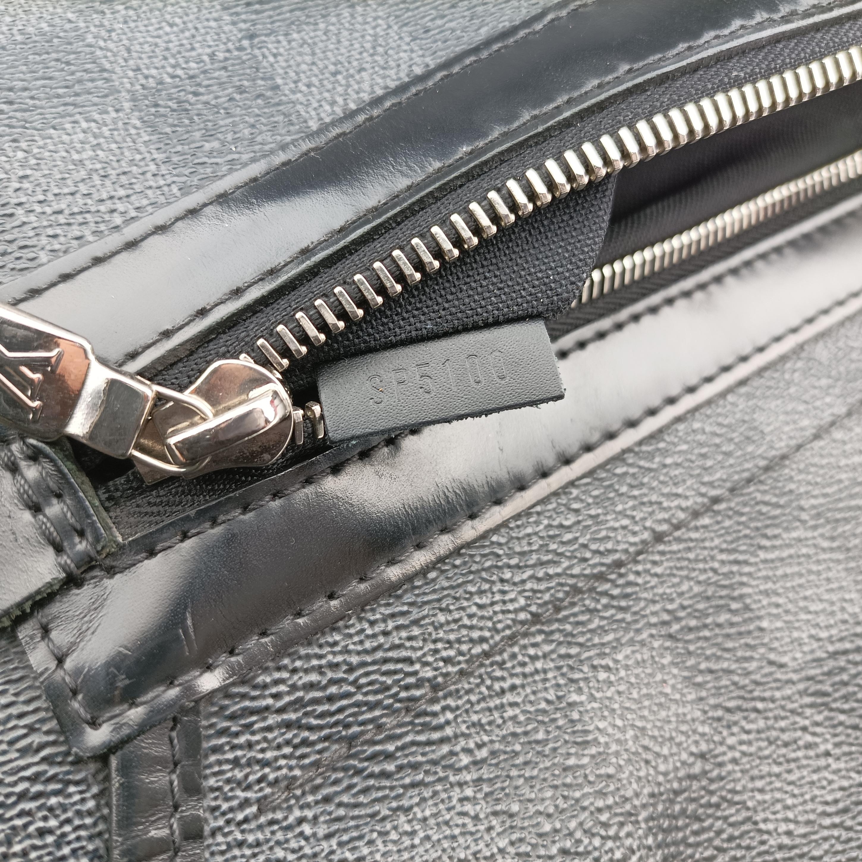 Vintage Louis Vuitton DANIEL MM Noir Damier GRAPHITE N58029 crossbodybag | stylenewstar