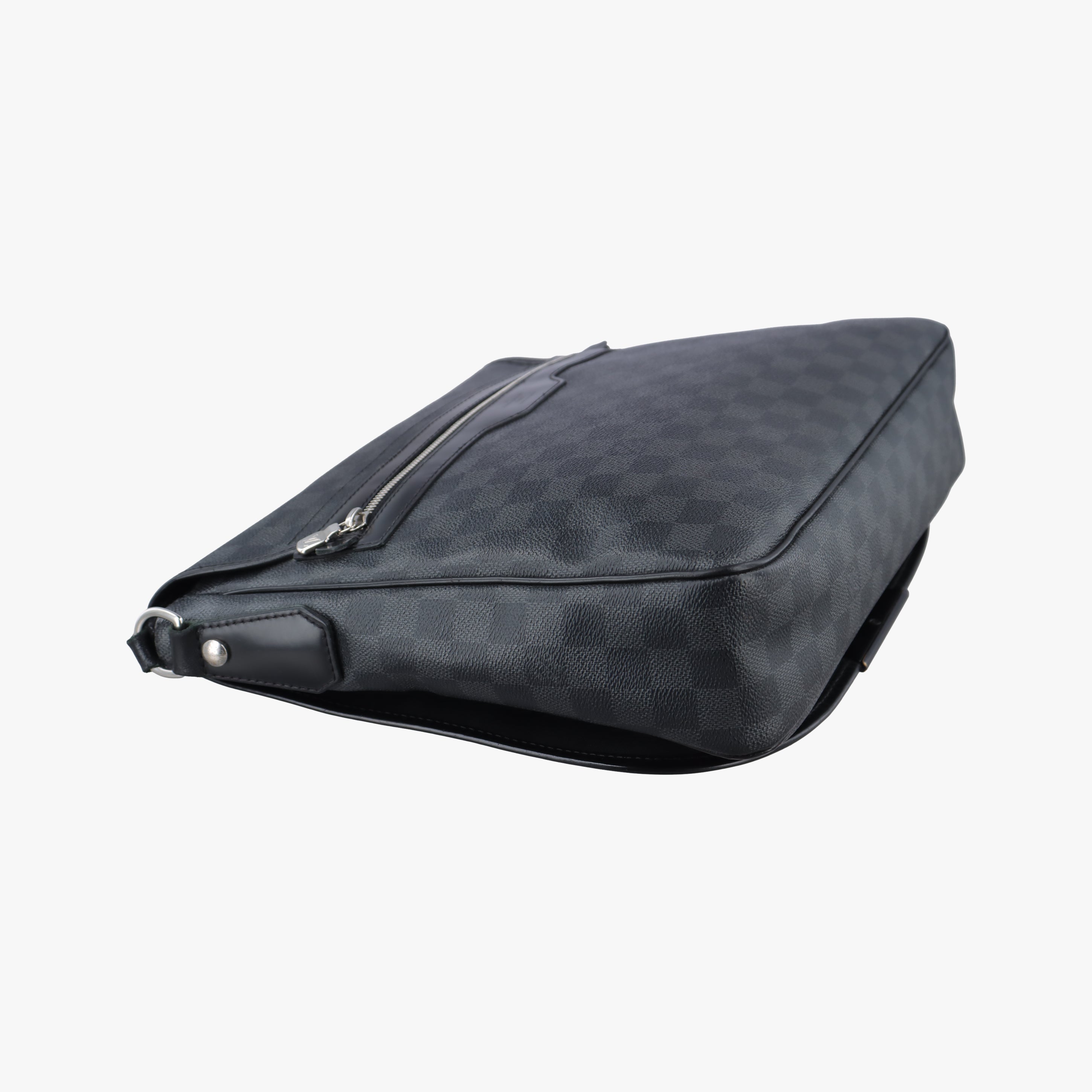 Vintage Louis Vuitton DANIEL MM Noir Damier GRAPHITE N58029 crossbodybag | stylenewstar
