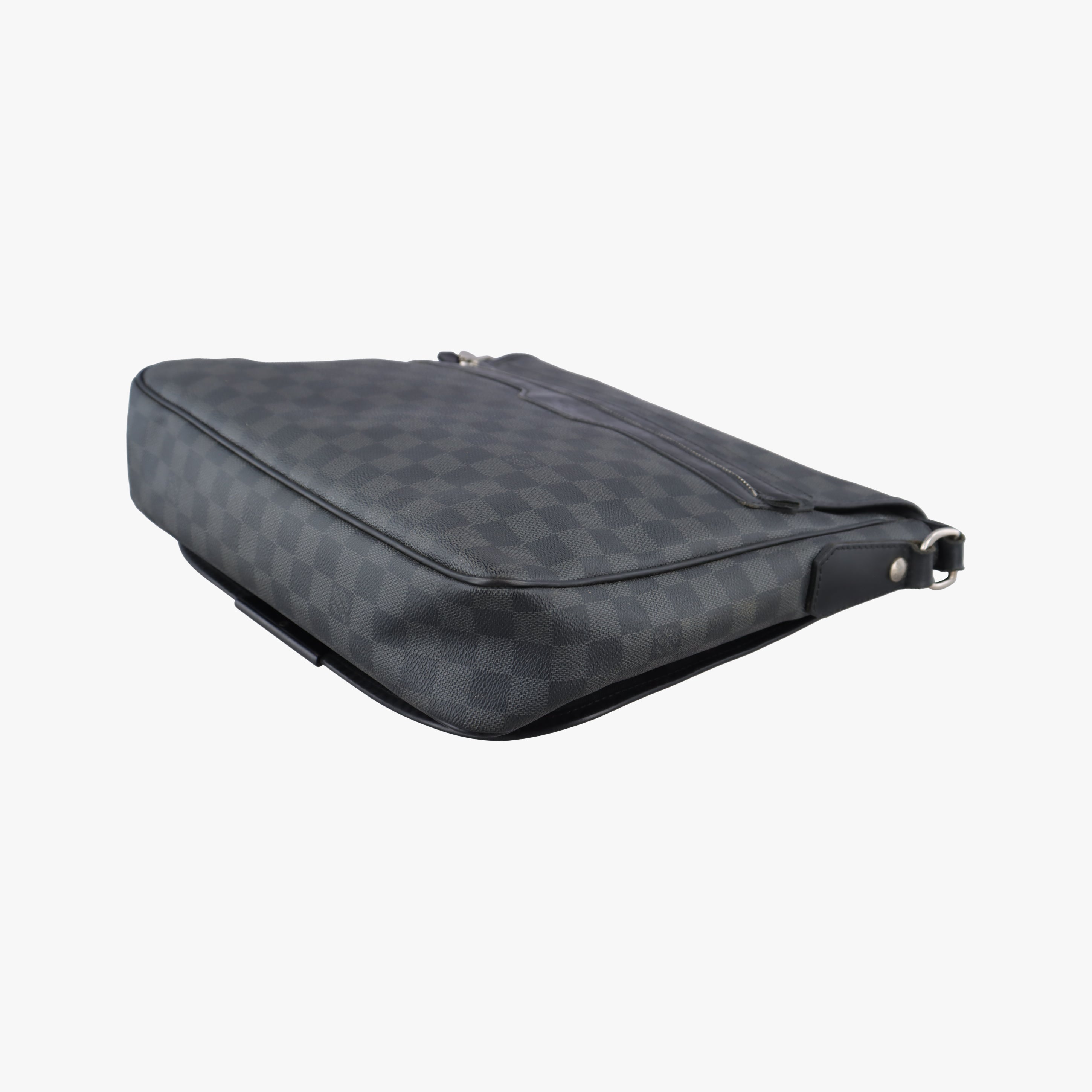 Pre-owned Louis Vuitton DANIEL MM Noir Damier Graphite N58029 shoulderbag | stylenewstar