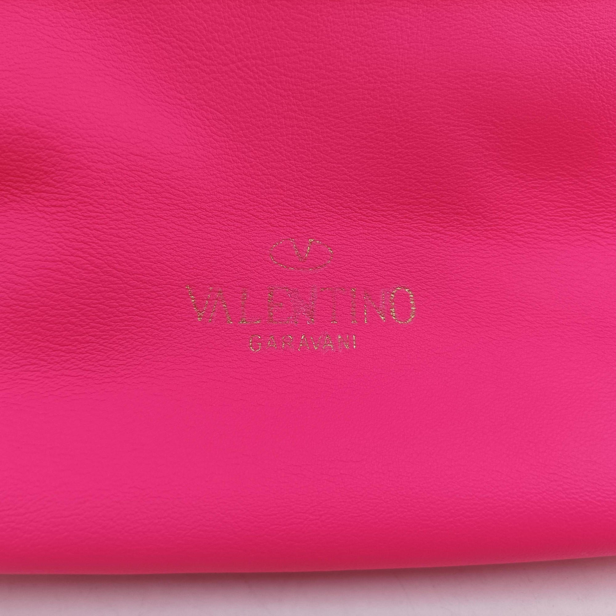 Secondhand Valentino Rockstud Rose leather  shoulderbag | stylenewstar
