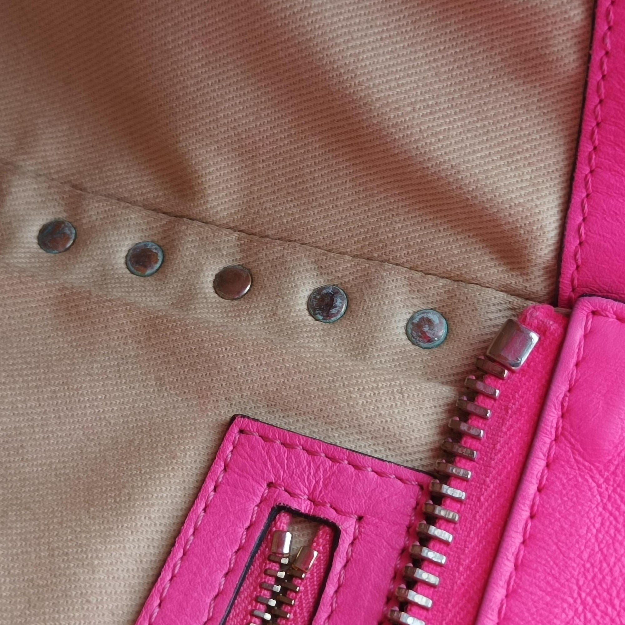 Secondhand Valentino Rockstud Rose leather  shoulderbag | stylenewstar
