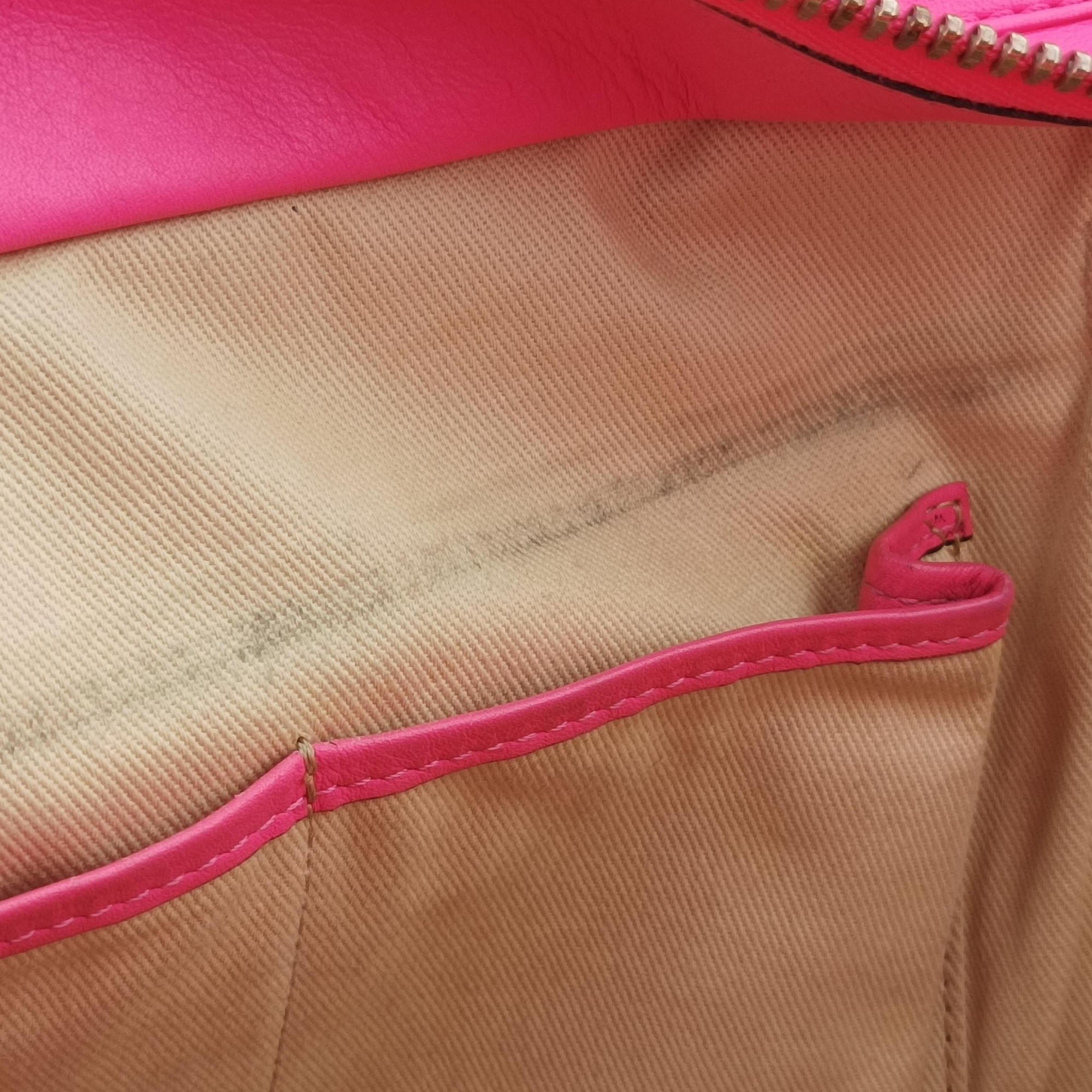Secondhand Valentino Rockstud Rose leather  shoulderbag | stylenewstar