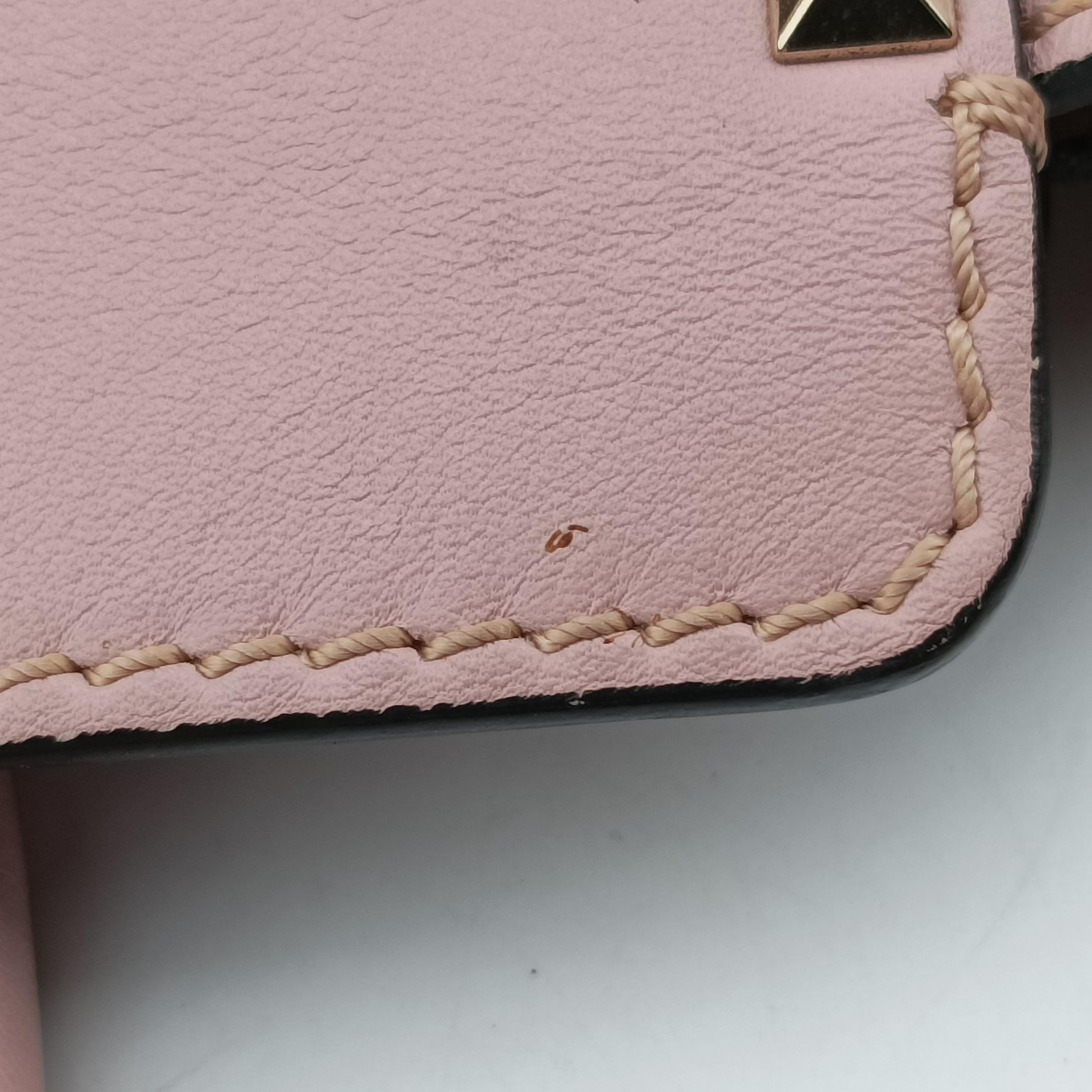 Pre-owned Valentino Rockstud Pink Leather  shoulderbag | stylenewstar