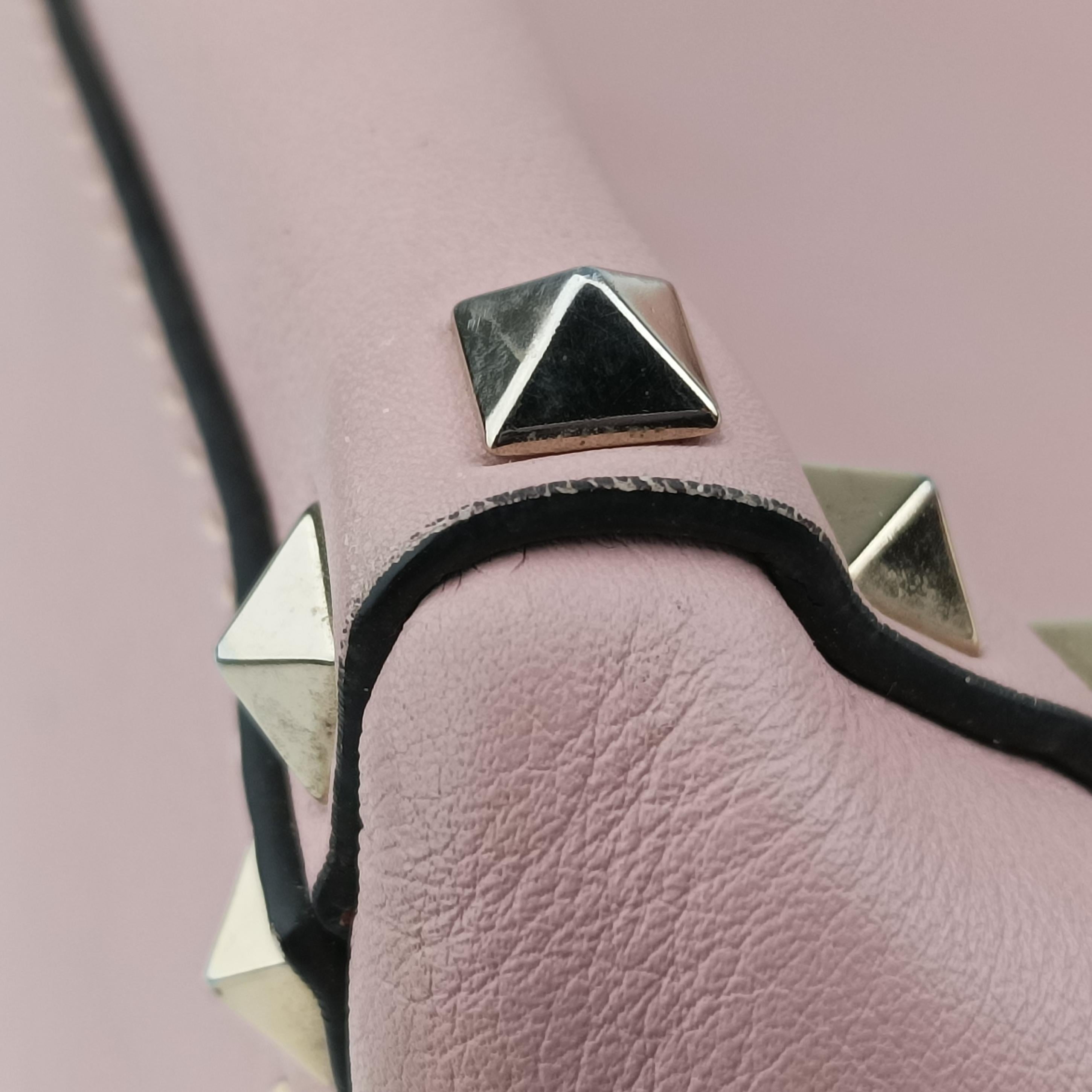 Pre-owned Valentino Rockstud Pink Leather  shoulderbag | stylenewstar