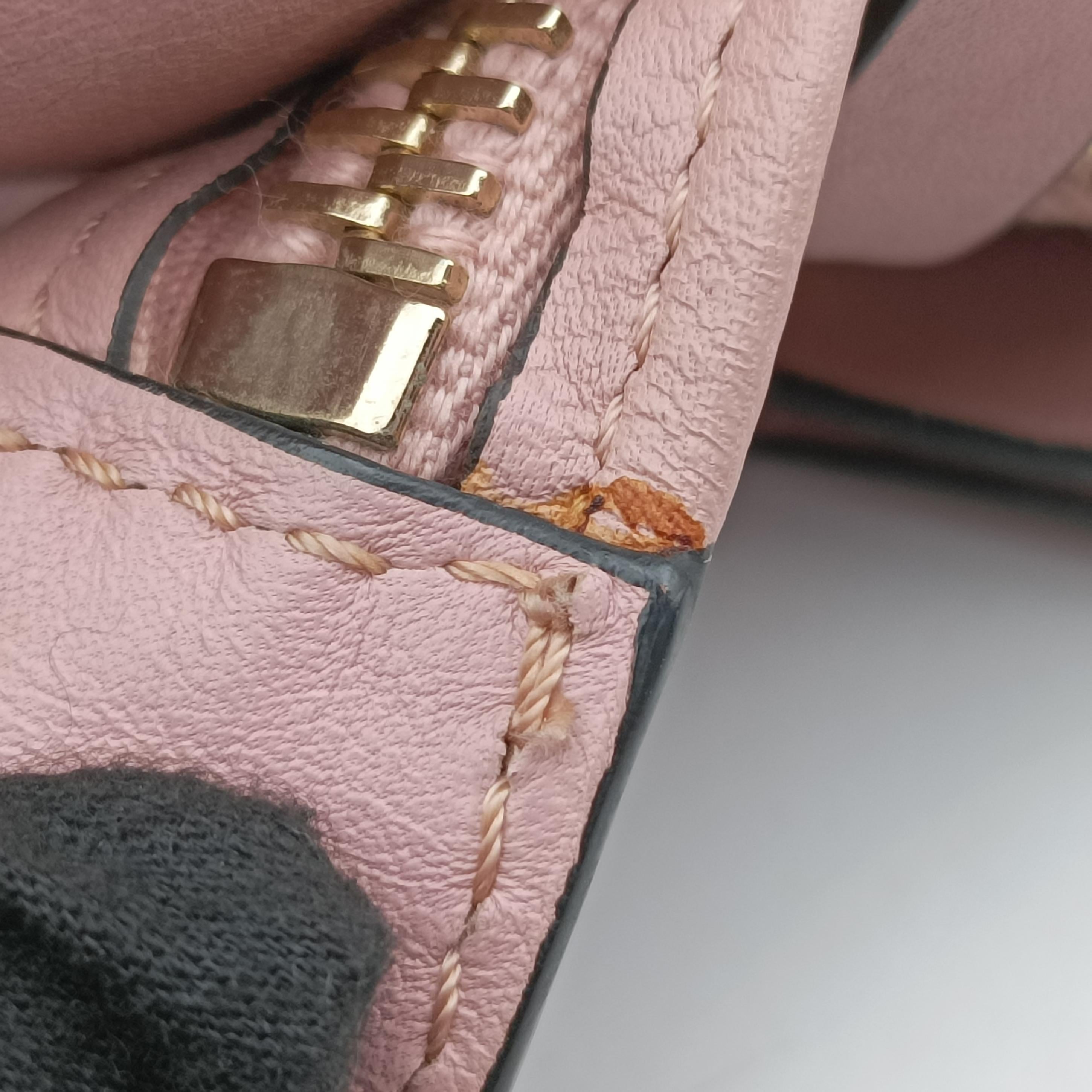 Pre-owned Valentino Rockstud Pink Leather  shoulderbag | stylenewstar