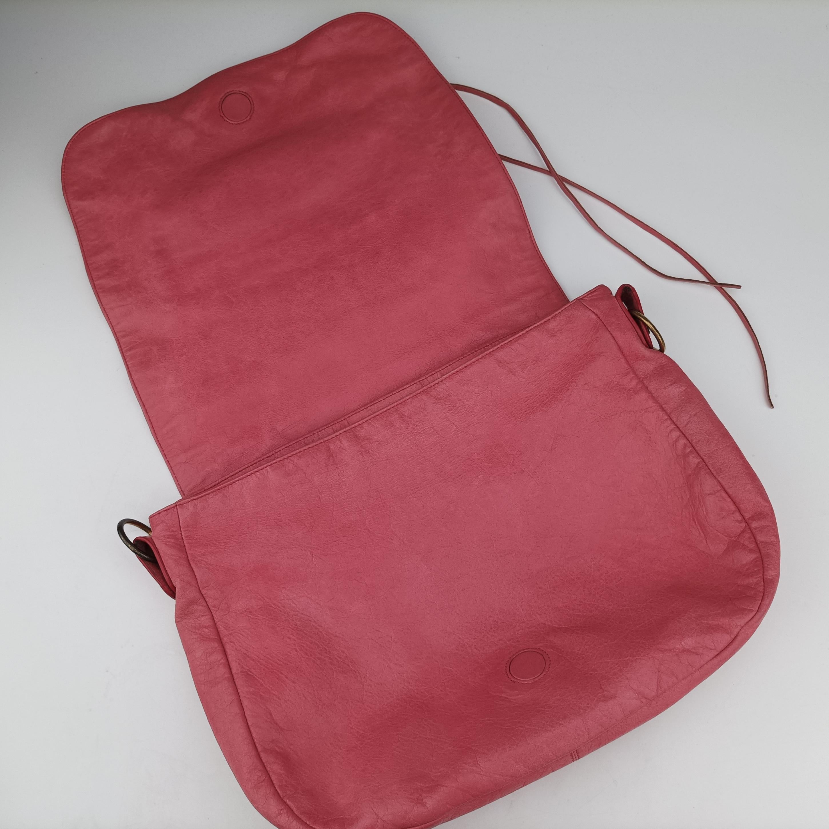 Pre-owned Balenciaga Classic Folk Messenger Pink lambskin  shoulderbag | stylenewstar