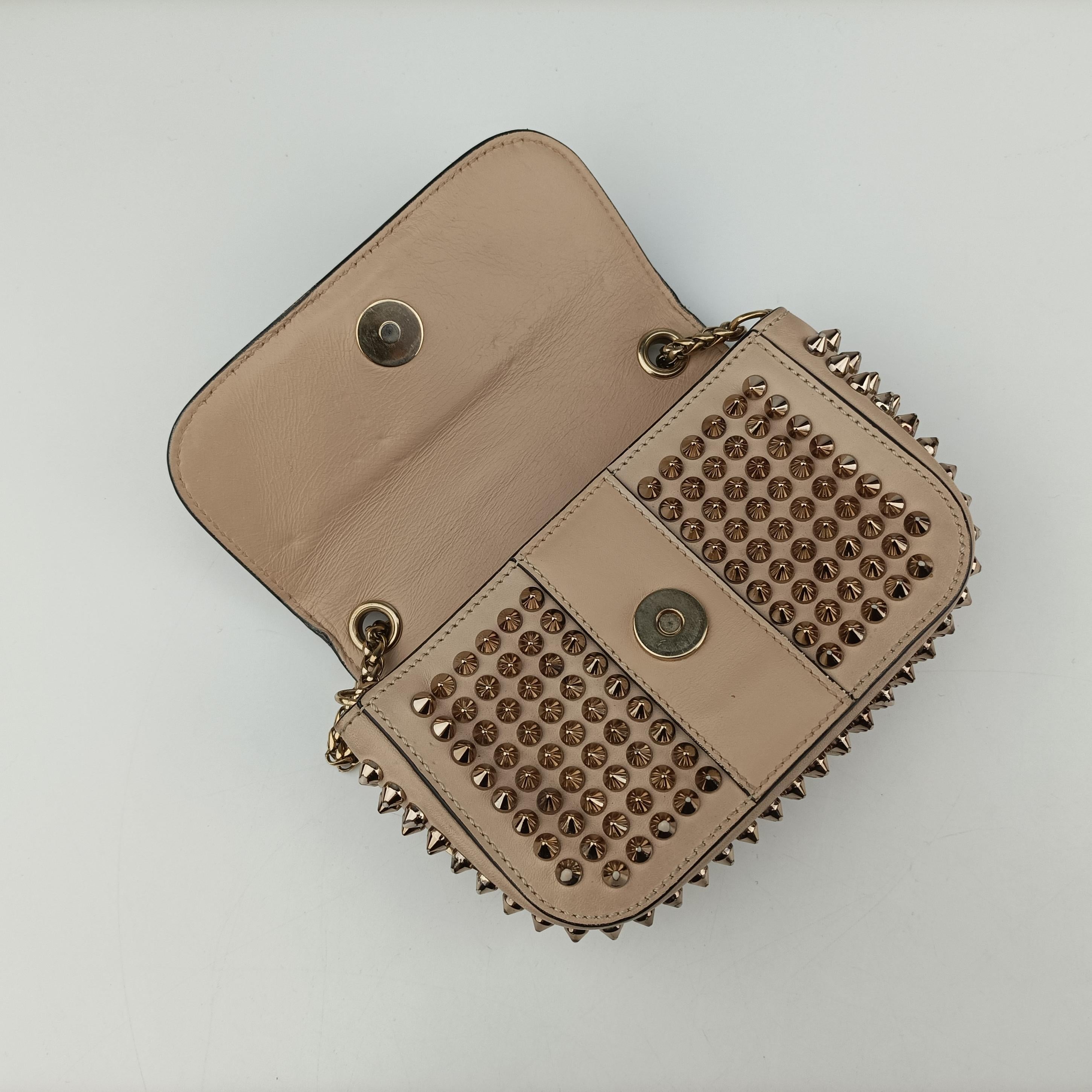 Pre-owned Christian Louboutin Sweet Charity Scarabe Spike beige Leather  shoulderbag | stylenewstar