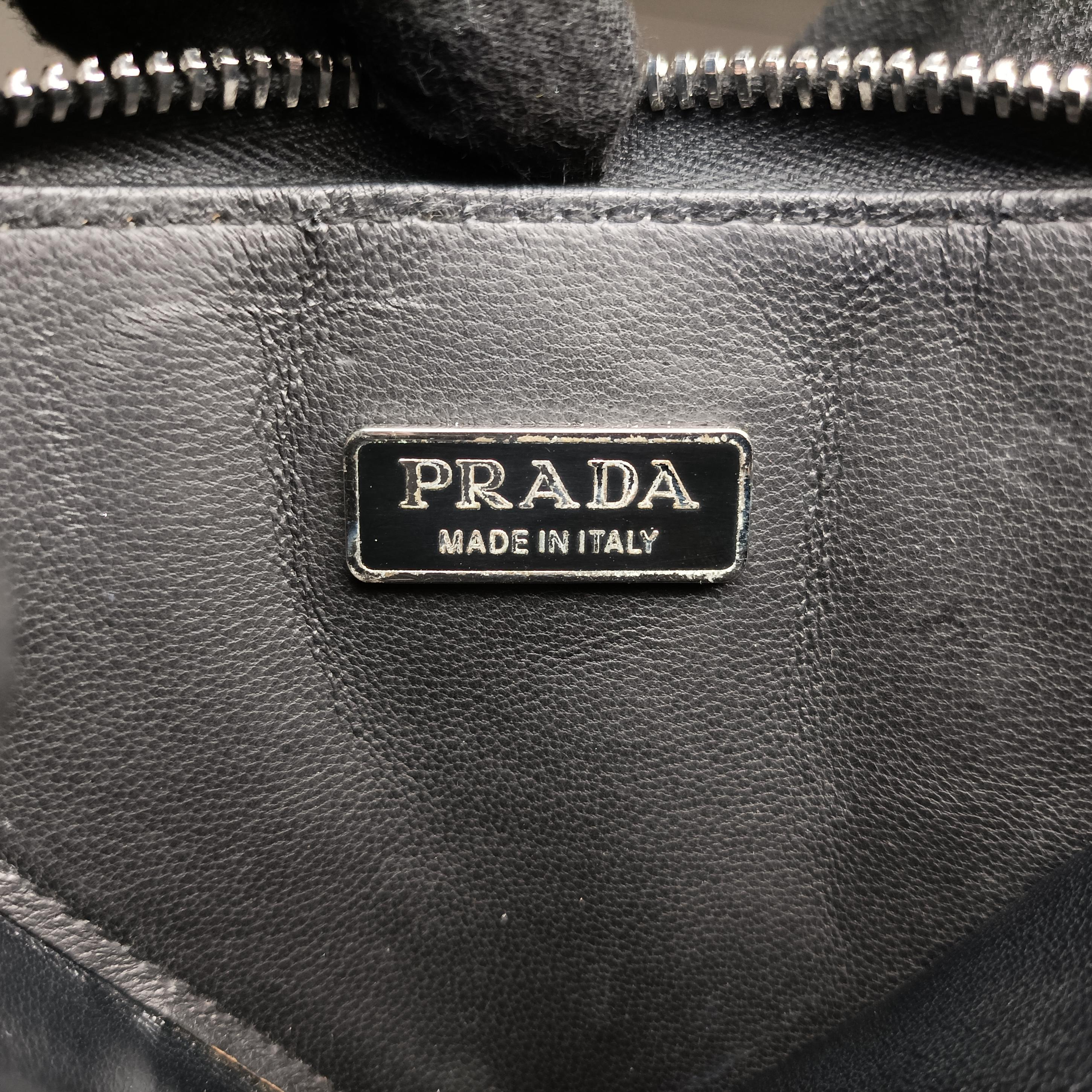 Secondhand Prada Triangle Logo Silver patent  shoulderbag | stylenewstar
