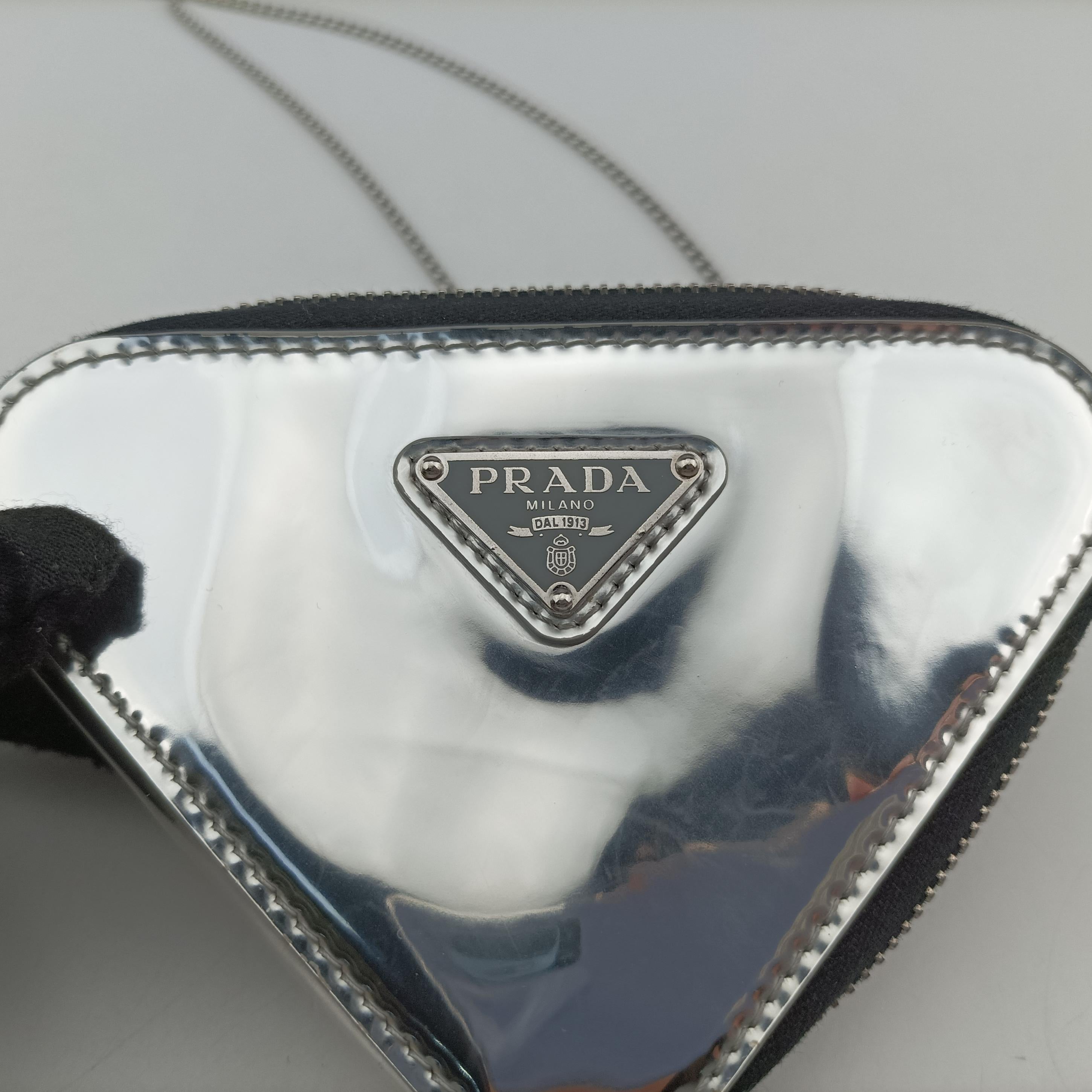 Secondhand Prada Triangle Logo Silver patent  shoulderbag | stylenewstar