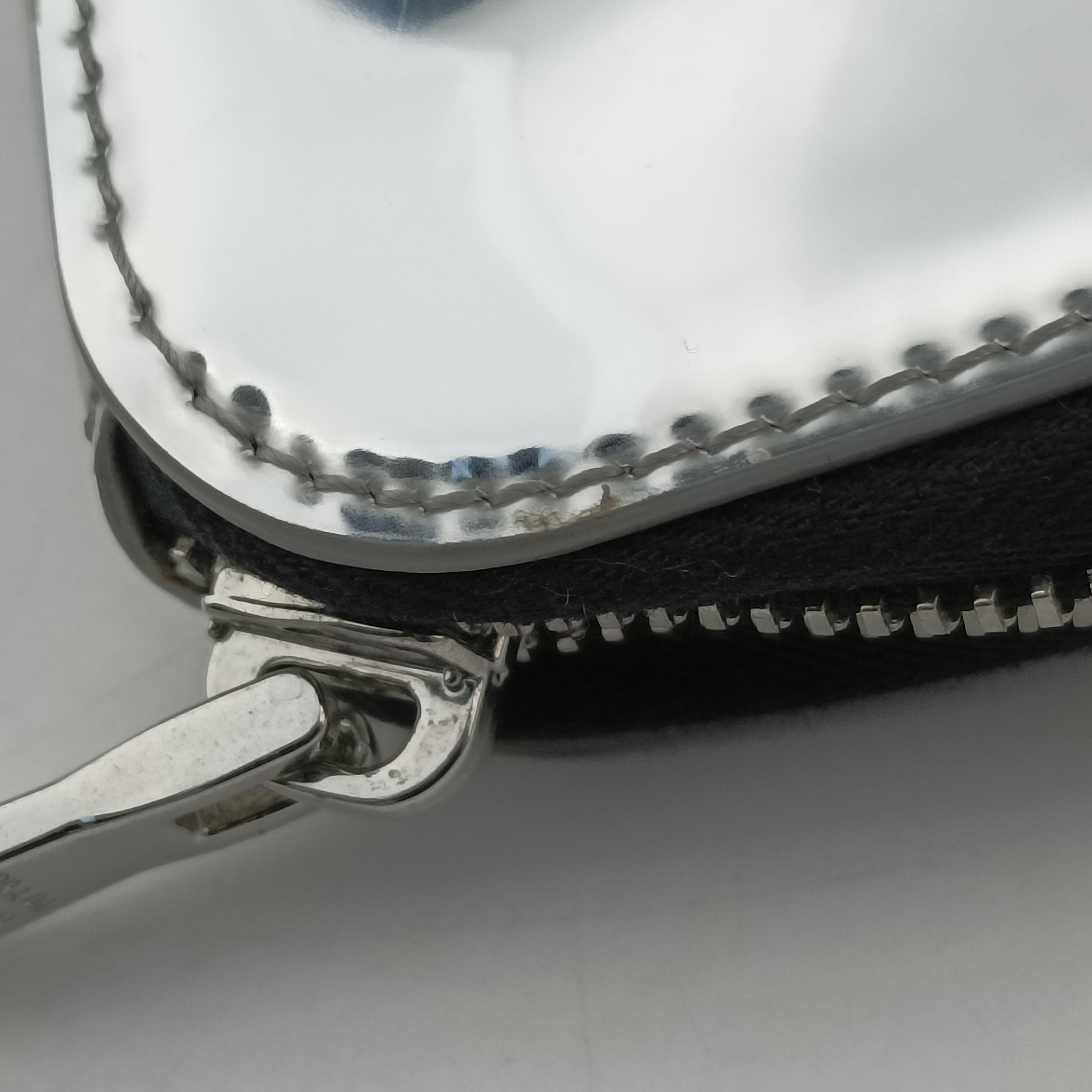 Secondhand Prada Triangle Logo Silver patent  shoulderbag | stylenewstar