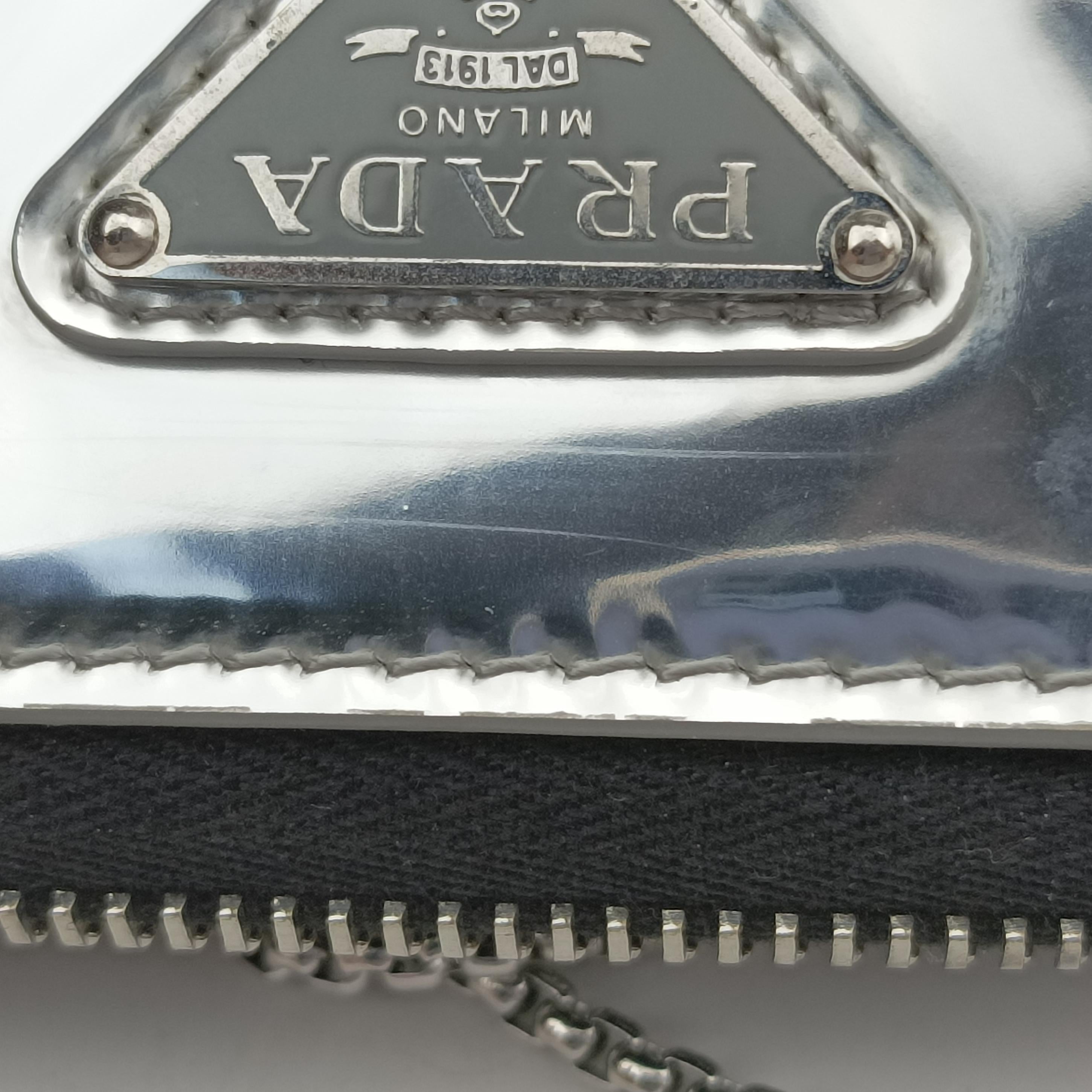 Secondhand Prada Triangle Logo Silver patent  shoulderbag | stylenewstar