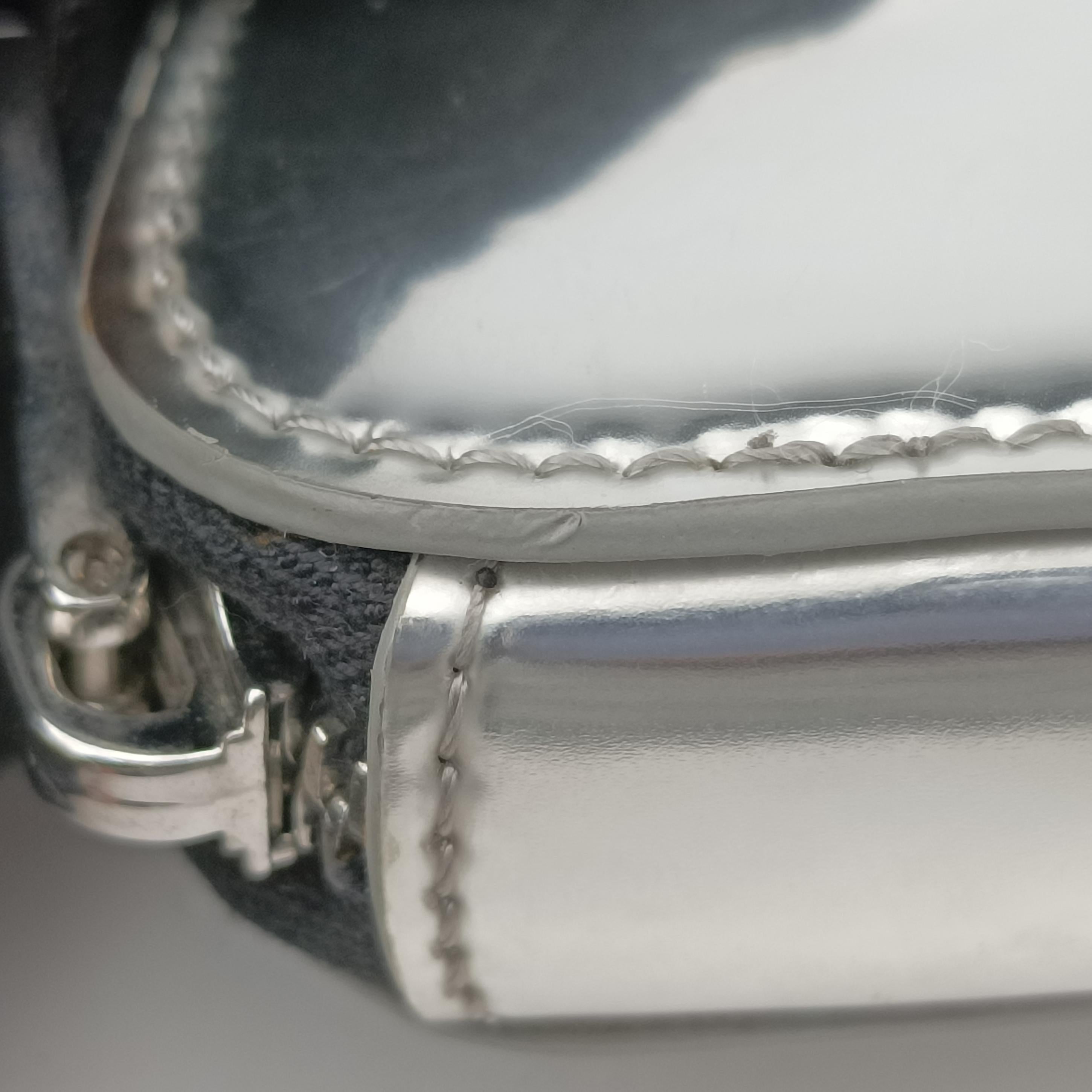 Secondhand Prada Triangle Logo Silver patent  shoulderbag | stylenewstar