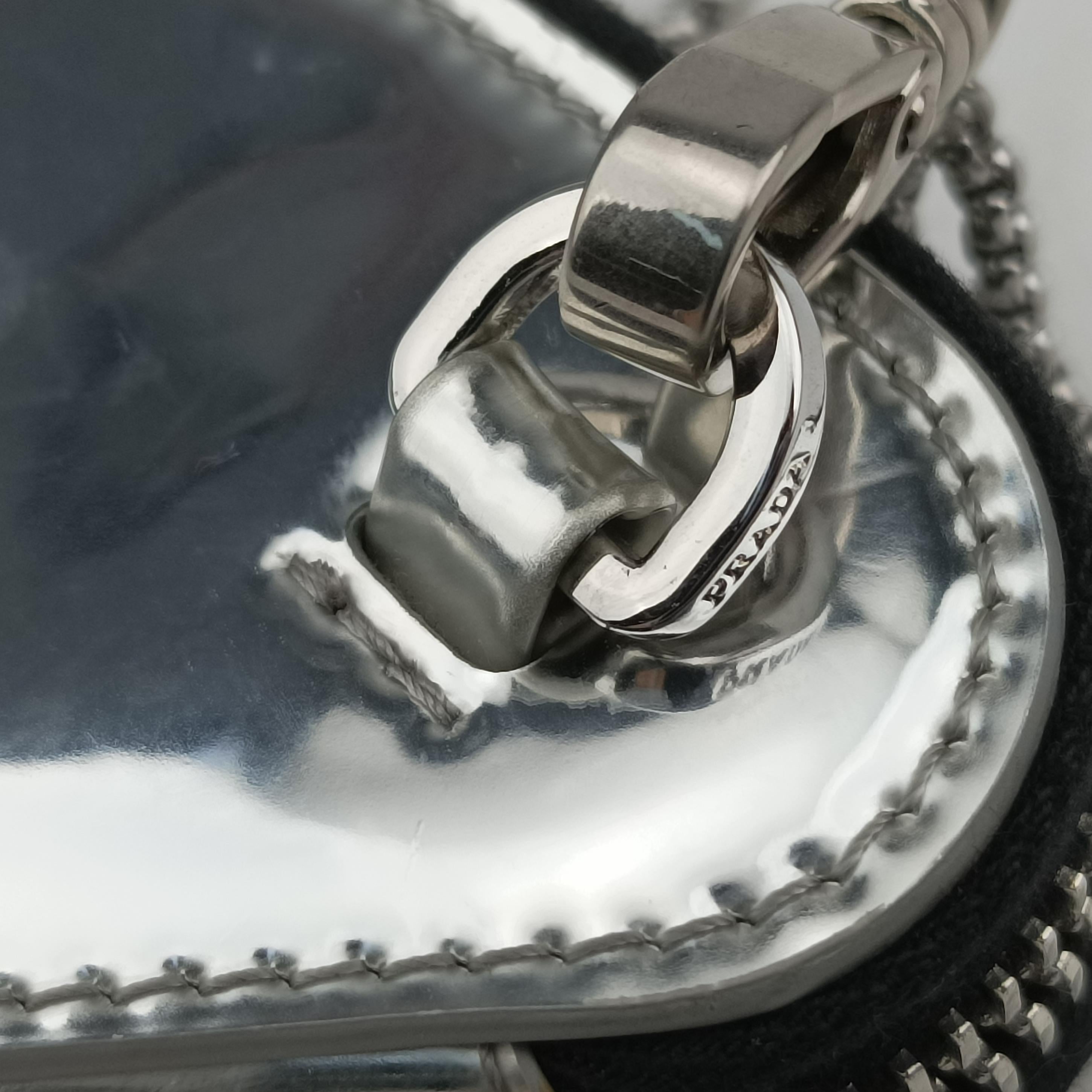 Secondhand Prada Triangle Logo Silver patent  shoulderbag | stylenewstar