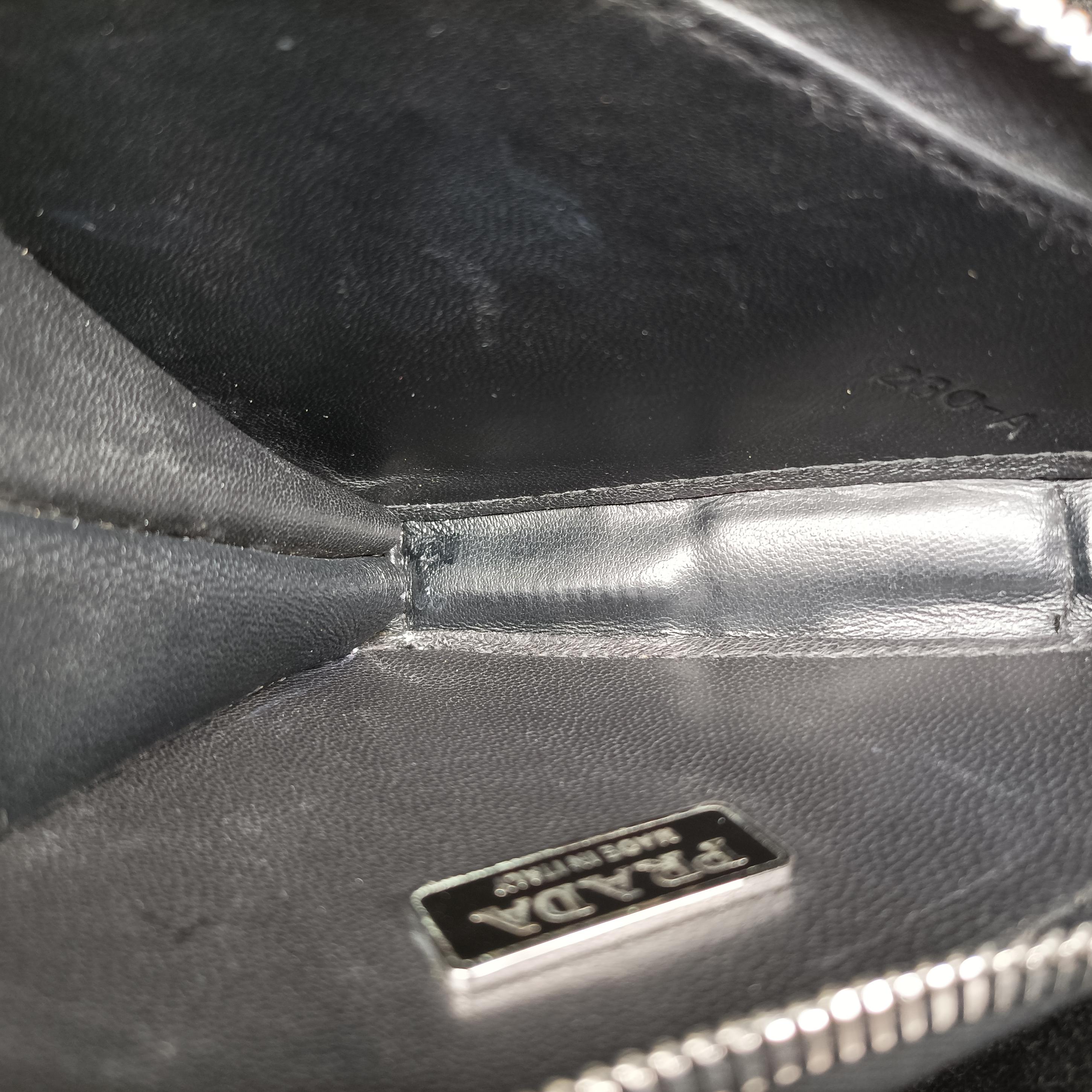 Secondhand Prada Triangle Logo Silver patent  shoulderbag | stylenewstar